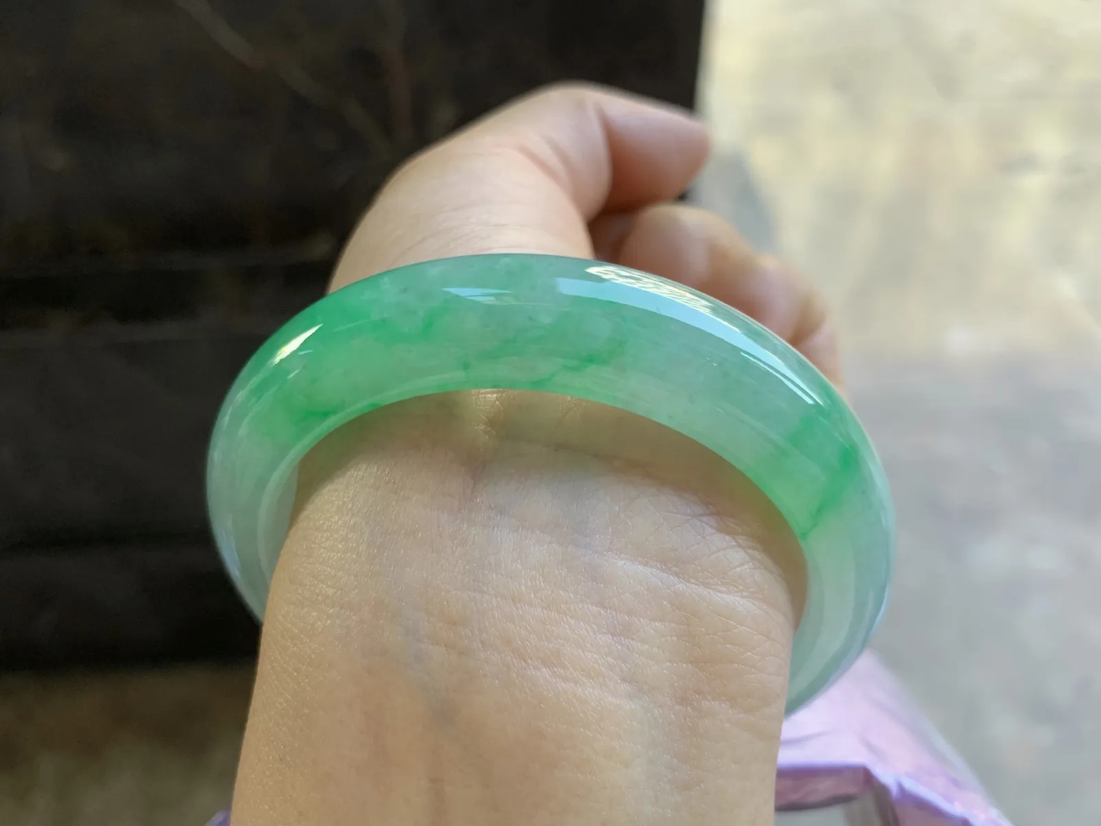 54.5-13-8.5mm
带色手镯 有种有色 颜色漂亮 条形优秀
上手大气