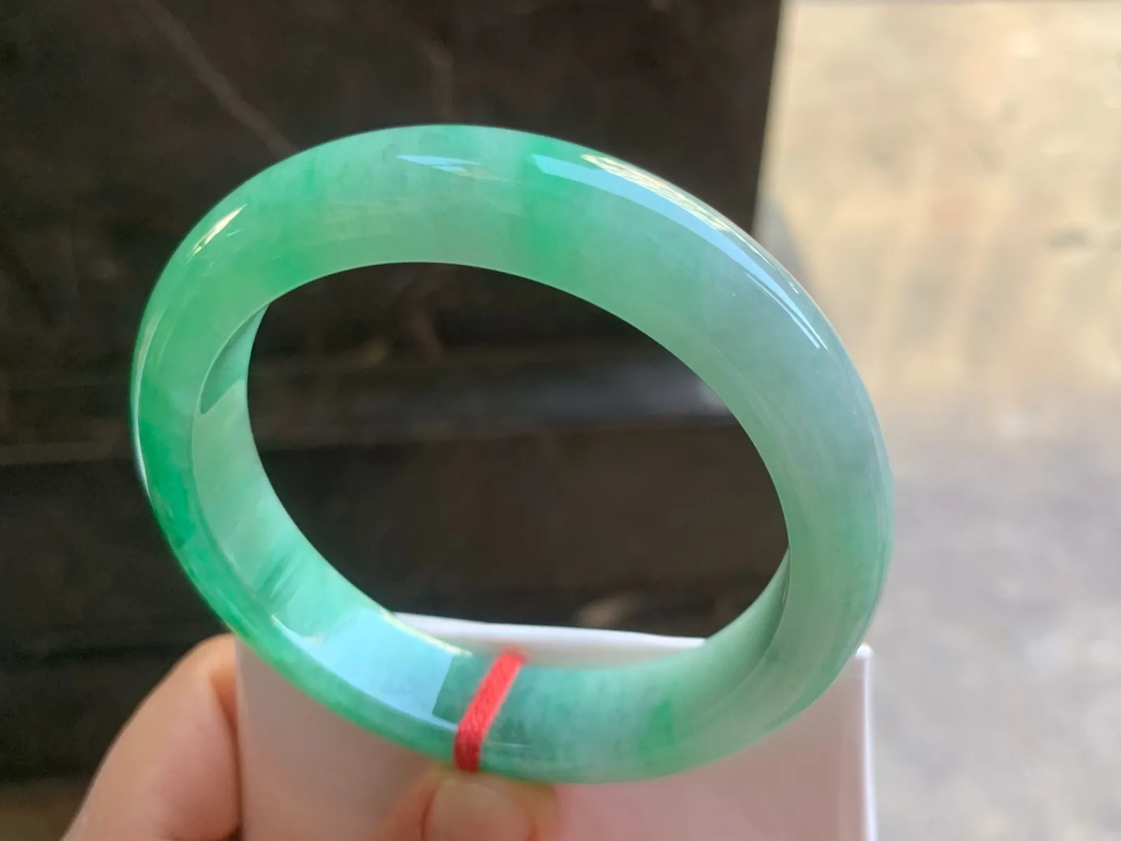 59-13.2-9mm
带色手镯 底子细腻 颜色漂亮 大圈口