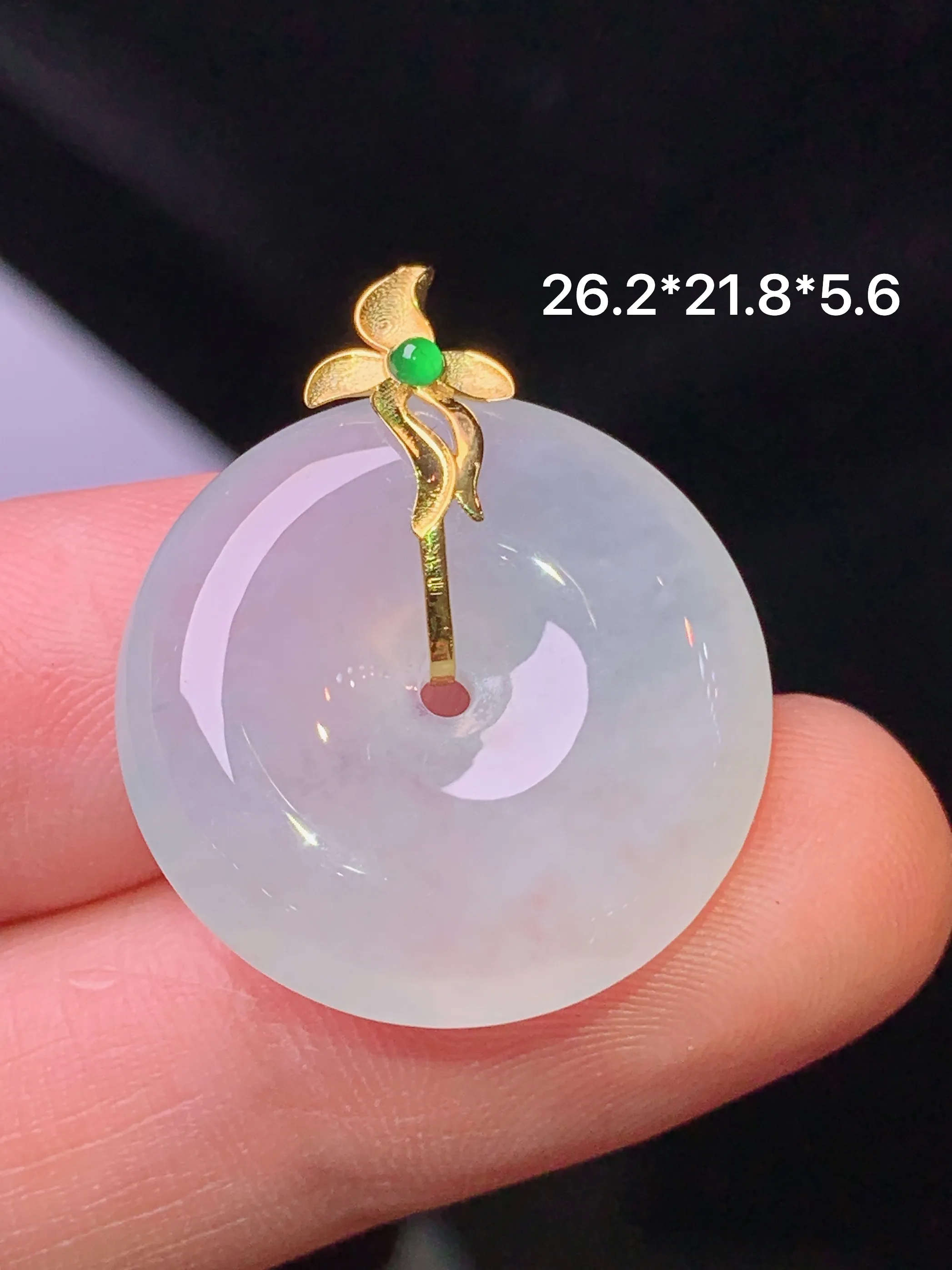 18k金镶嵌冰种平安扣吊坠 玉质细腻 色泽清新艳丽 整体尺寸26.2*21.8*5.6
