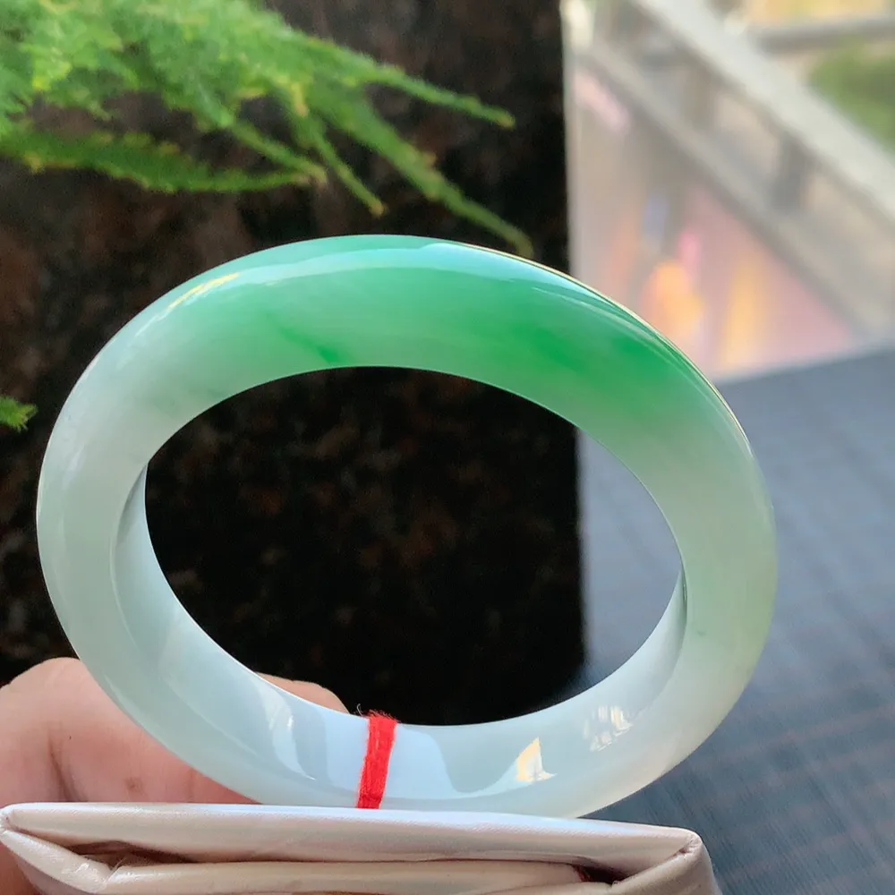 正圈白底青阳绿 无瑕 尺寸:56.1/12.5/9.2 色好