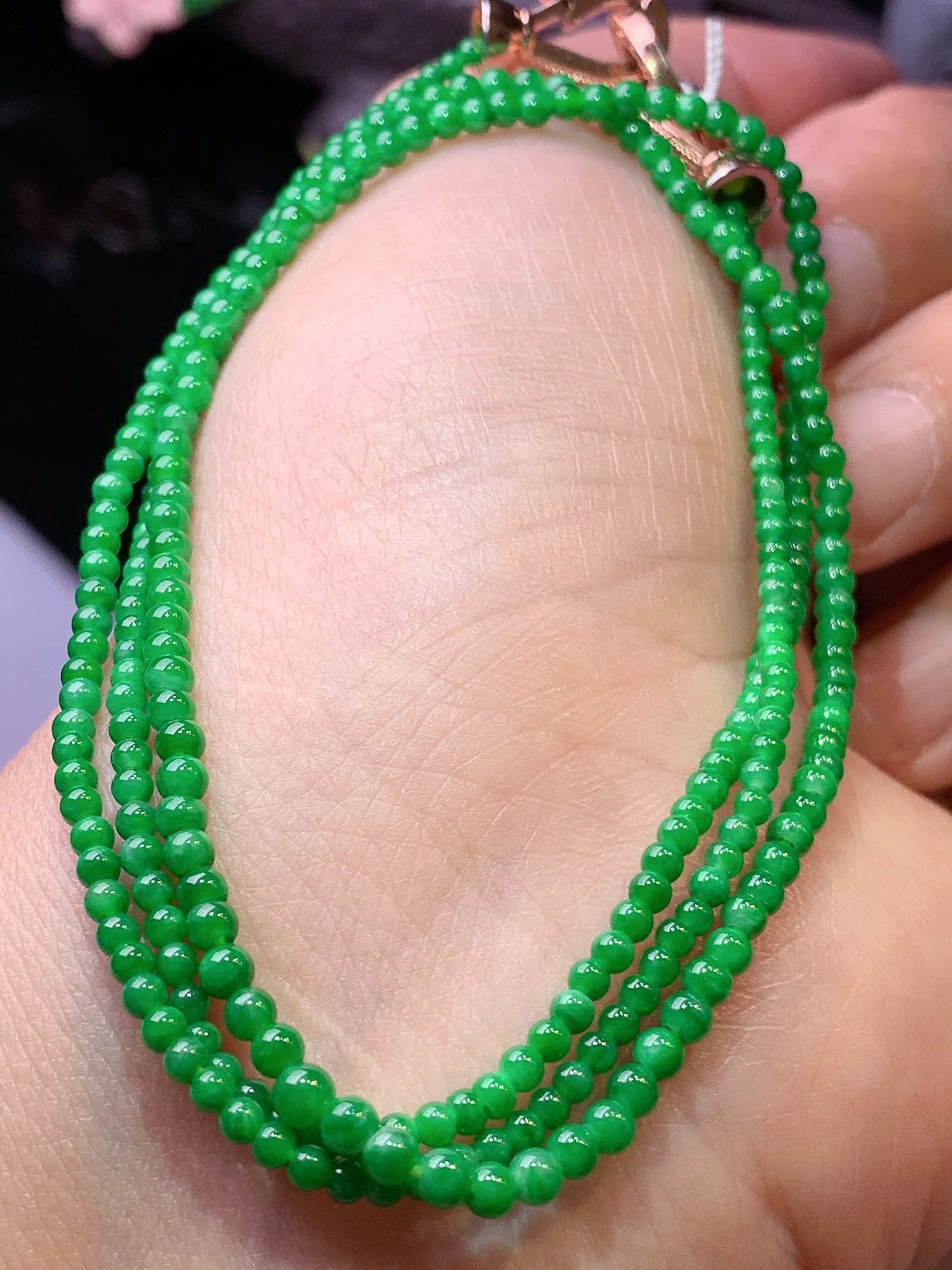 满绿圆珠项链吊坠 玉质细腻 色泽清新艳丽 整体尺寸2.6