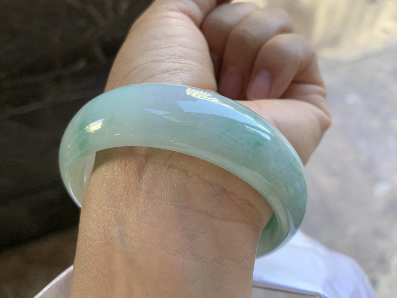 57.5-18.7-7.5mm
宽版飘花手镯 底子细腻 宽版大气