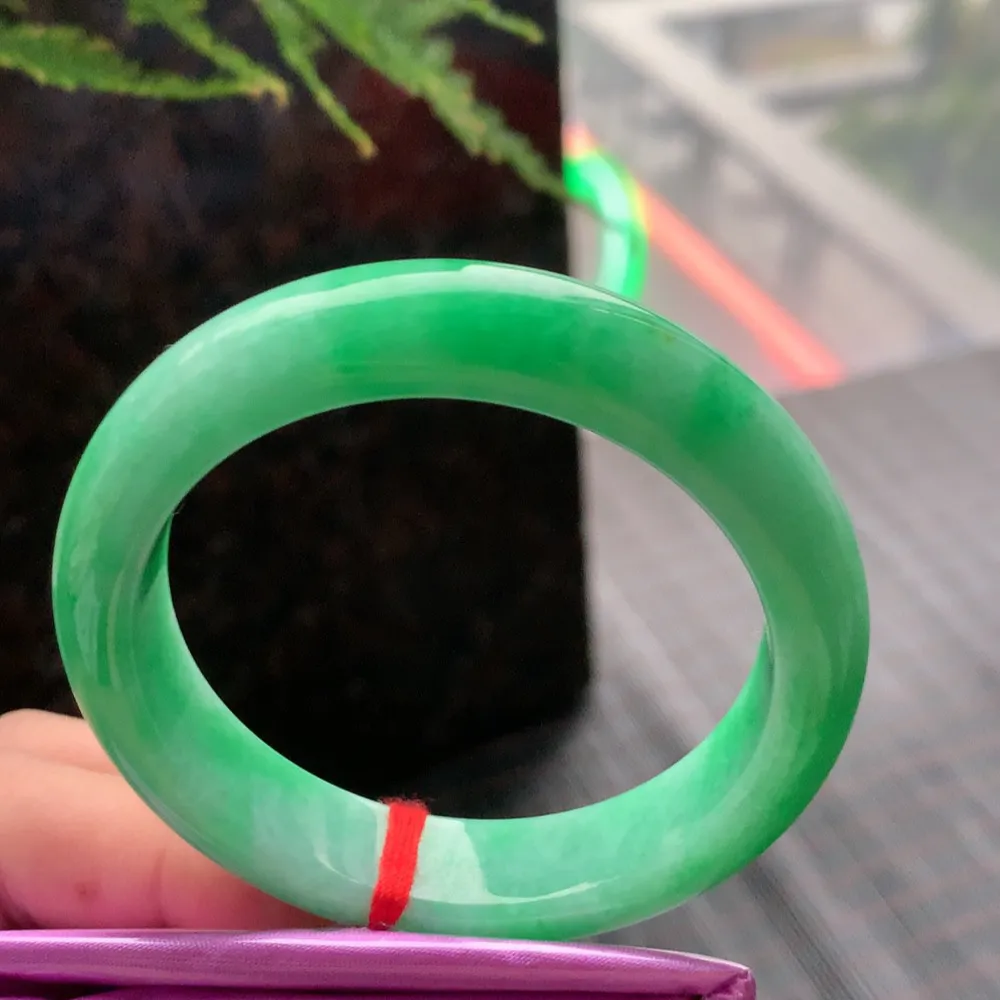 正圈一大圈阳绿 无瑕 尺寸:51.6/12/8.1 色好🥰🥰