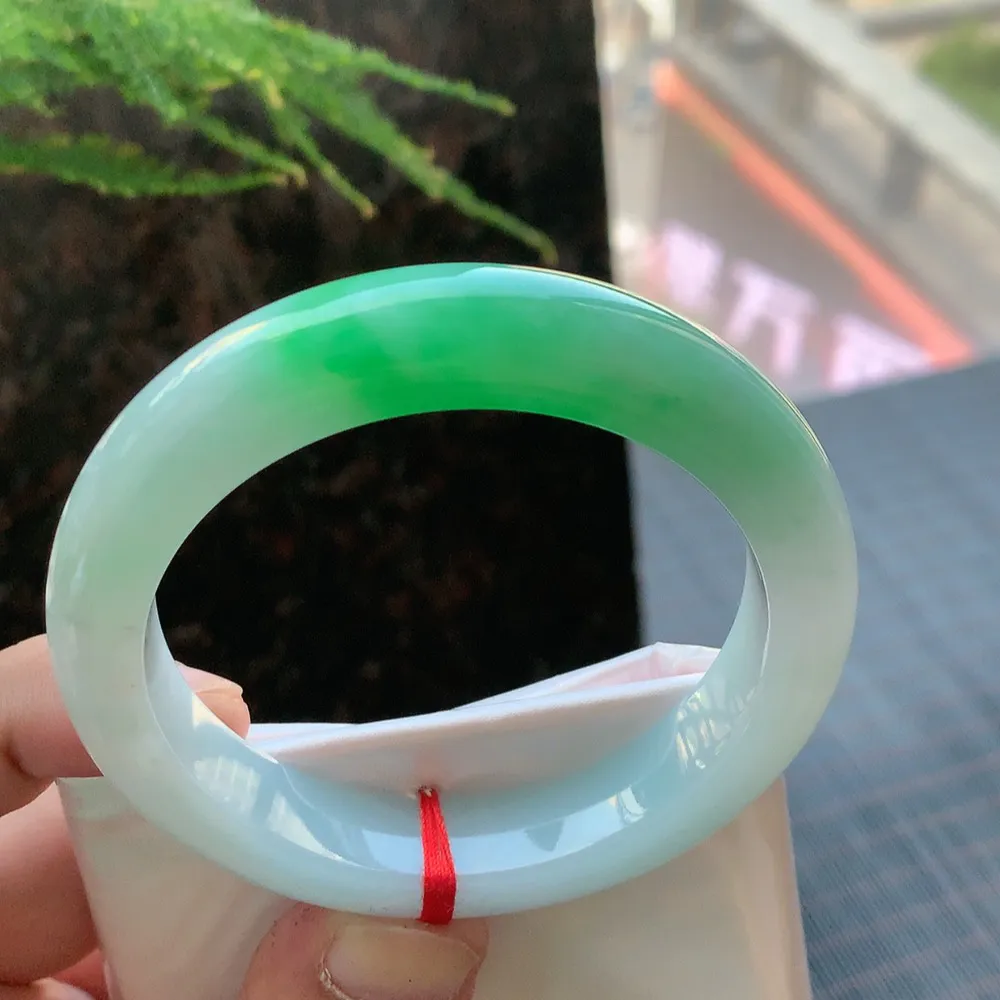 正圈白底青阳绿 无瑕 尺寸:56.1/12.5/9.2 色好