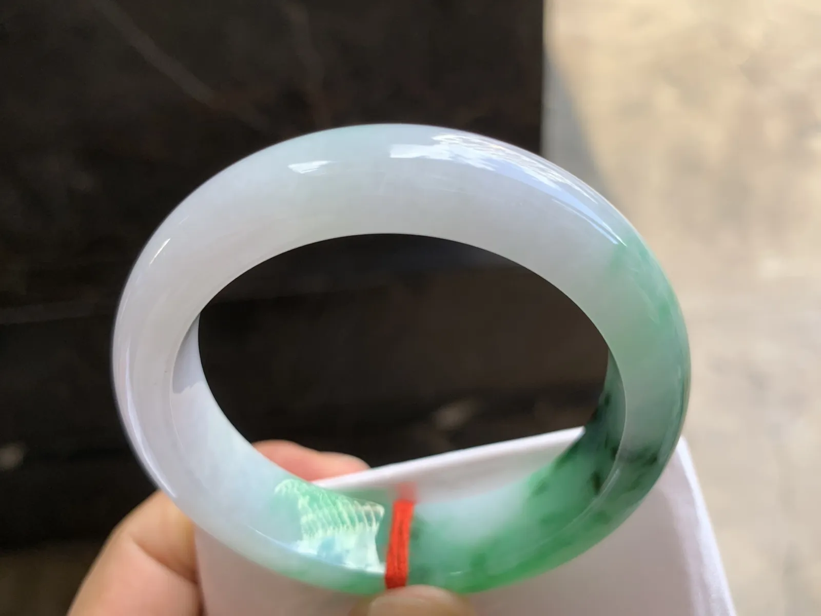 50.5-13.4-8.4mm
带色手镯 底子细腻 颜色漂亮 小手捡漏