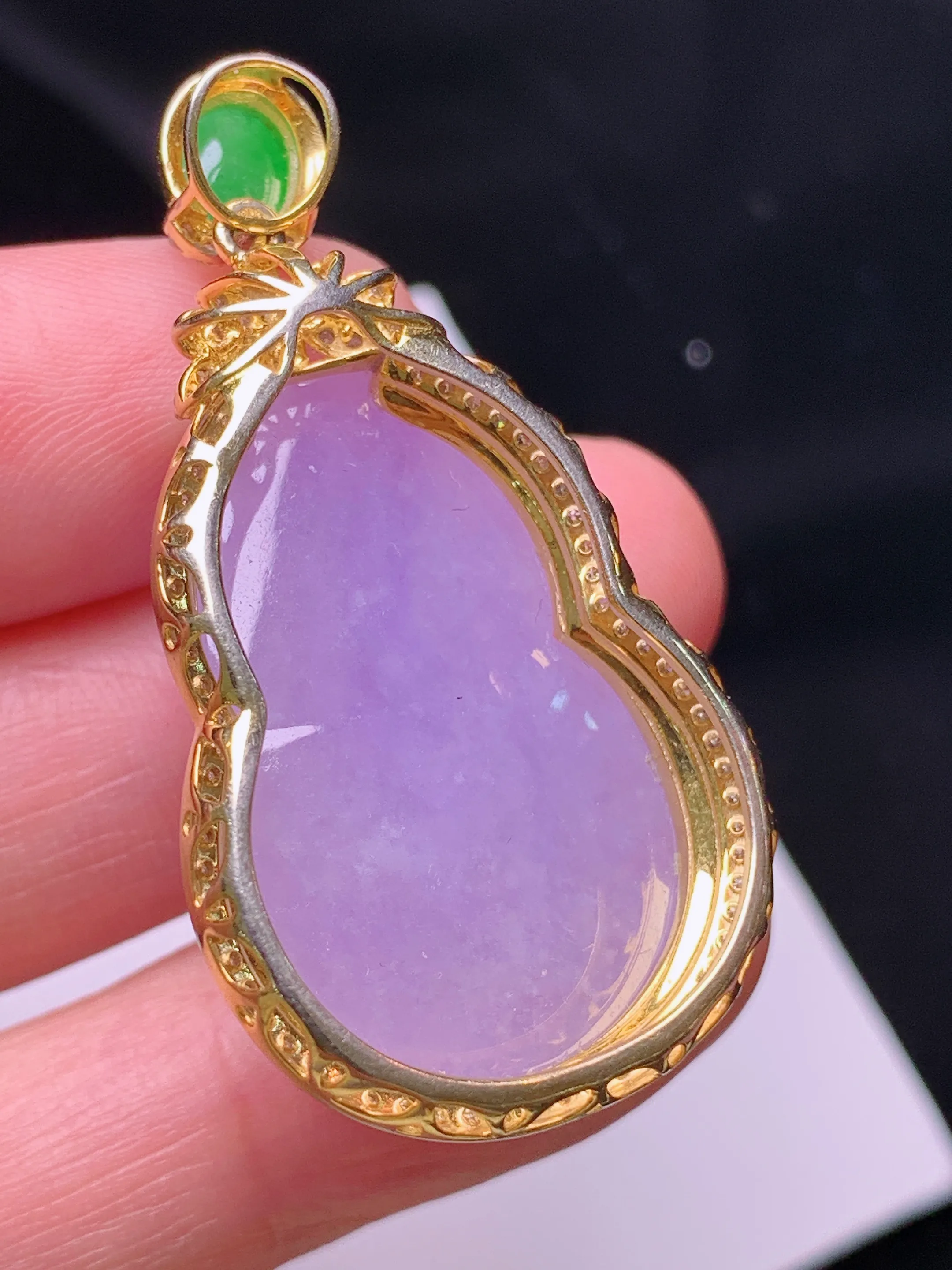 18k金钻镶嵌紫罗兰葫芦吊坠 玉质细腻 色泽清新艳丽 整体尺寸42.5*22.5*14