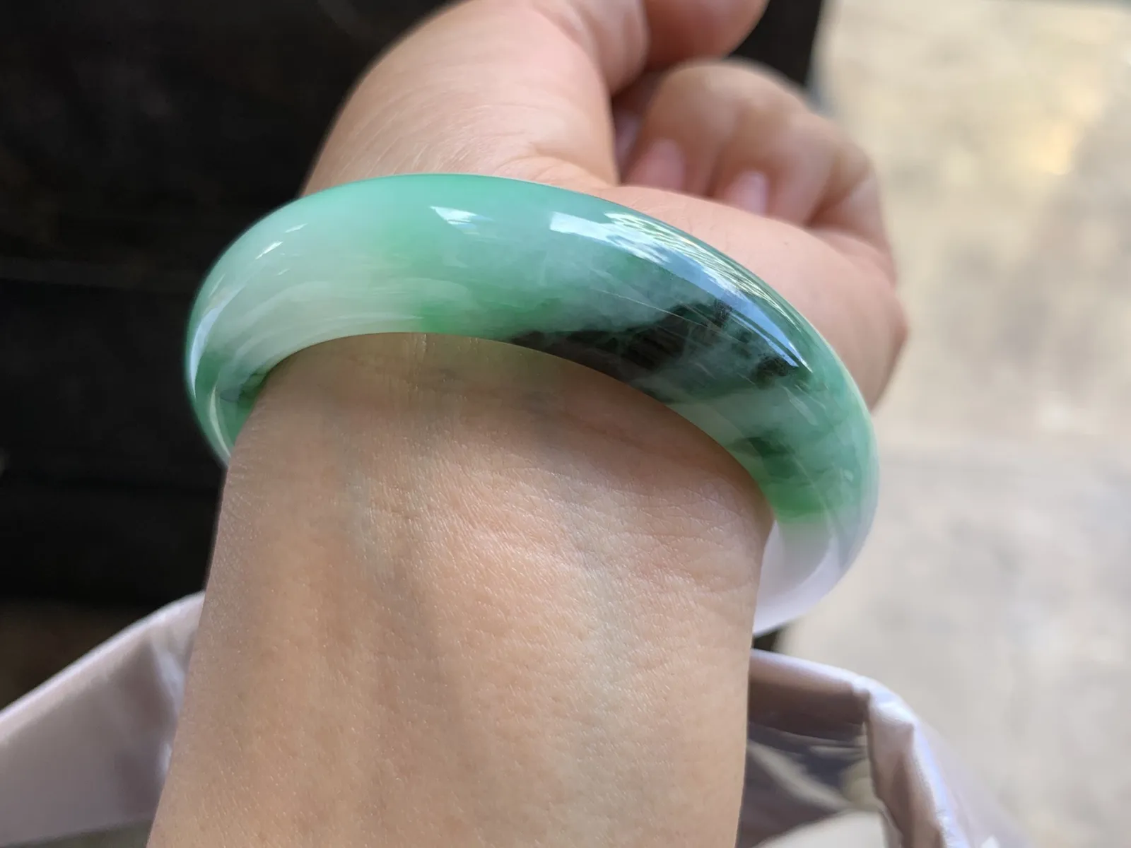 50.5-13.4-8.4mm
带色手镯 底子细腻 颜色漂亮 小手捡漏
