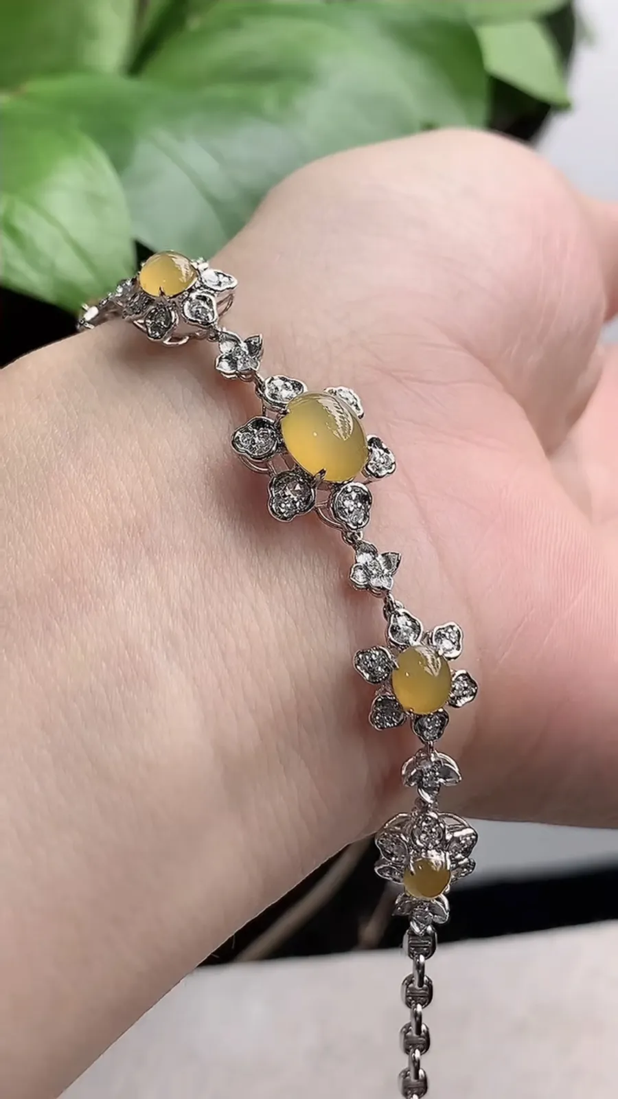 a货翡翠老坑冰种18K金伴钻镶嵌黄翡蛋面手链 尺寸7.6×6.2×8.7mm 重量6.38g 1204