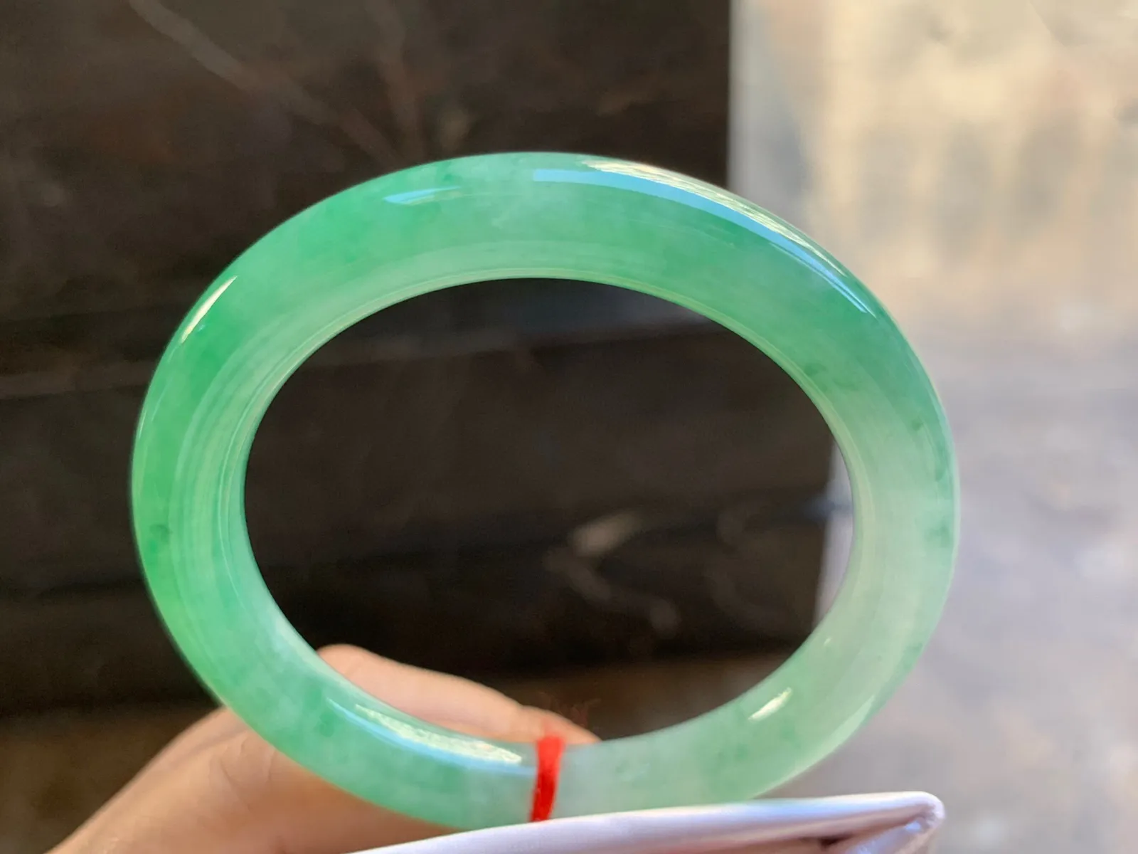 51.5-8.8mm
带色圆条手镯 底子细腻 颜色漂亮 性价比推荐