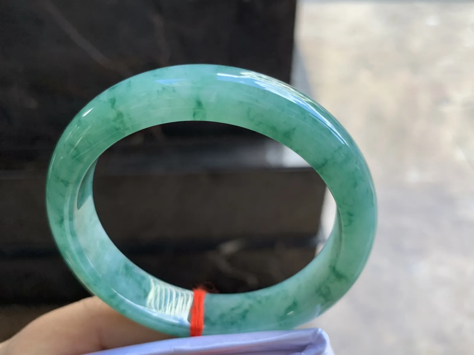 56.5-12.5-8.2mm
色花手镯 底子细腻 花色漂亮