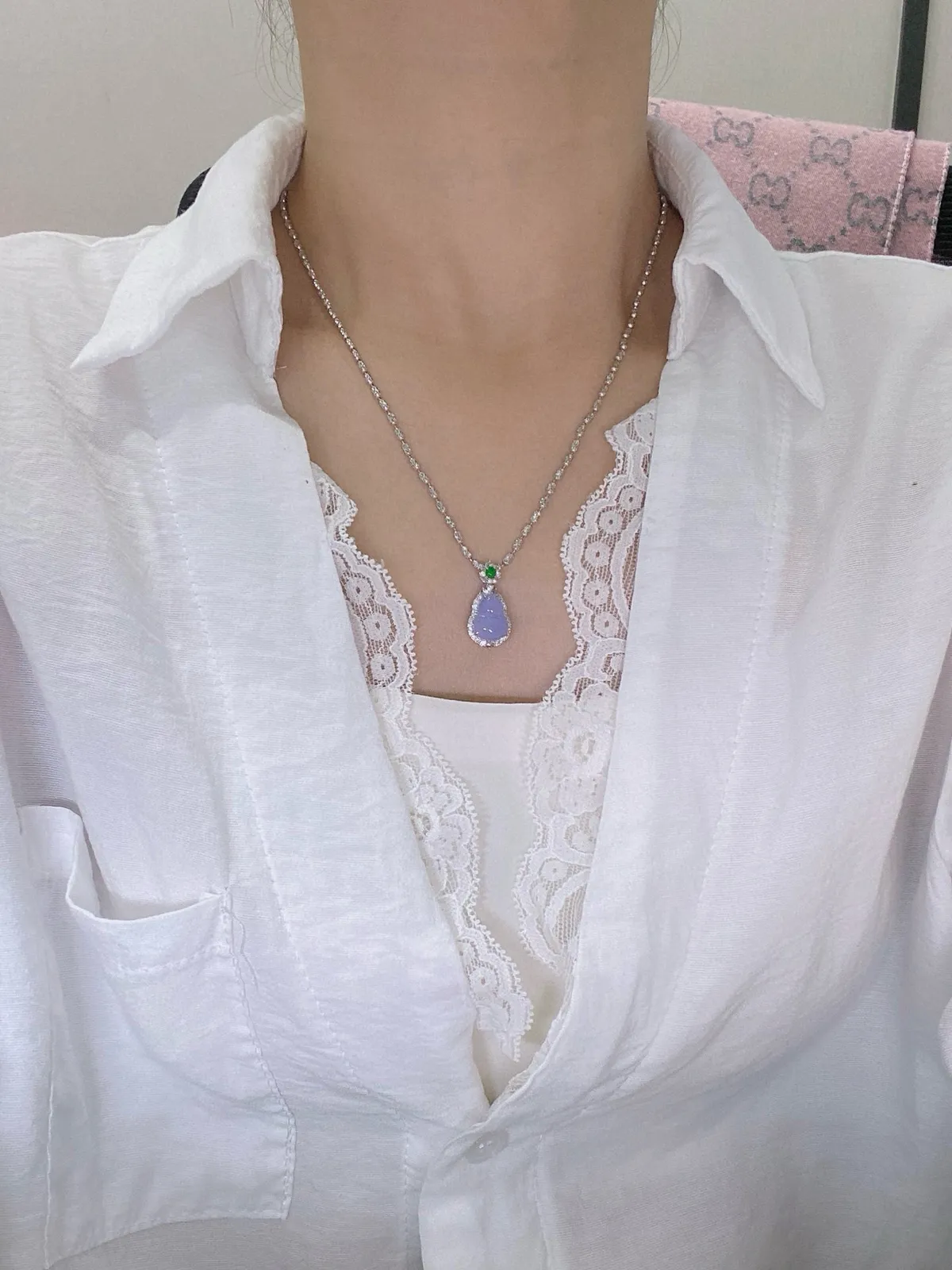 【冰种紫葫芦吊坠】质地细腻，冰透纯净，唯美漂亮，珍藏品质，18K金钻镶嵌，裸石尺寸12.2*9.1*4.3毫米，佩戴很漂亮。