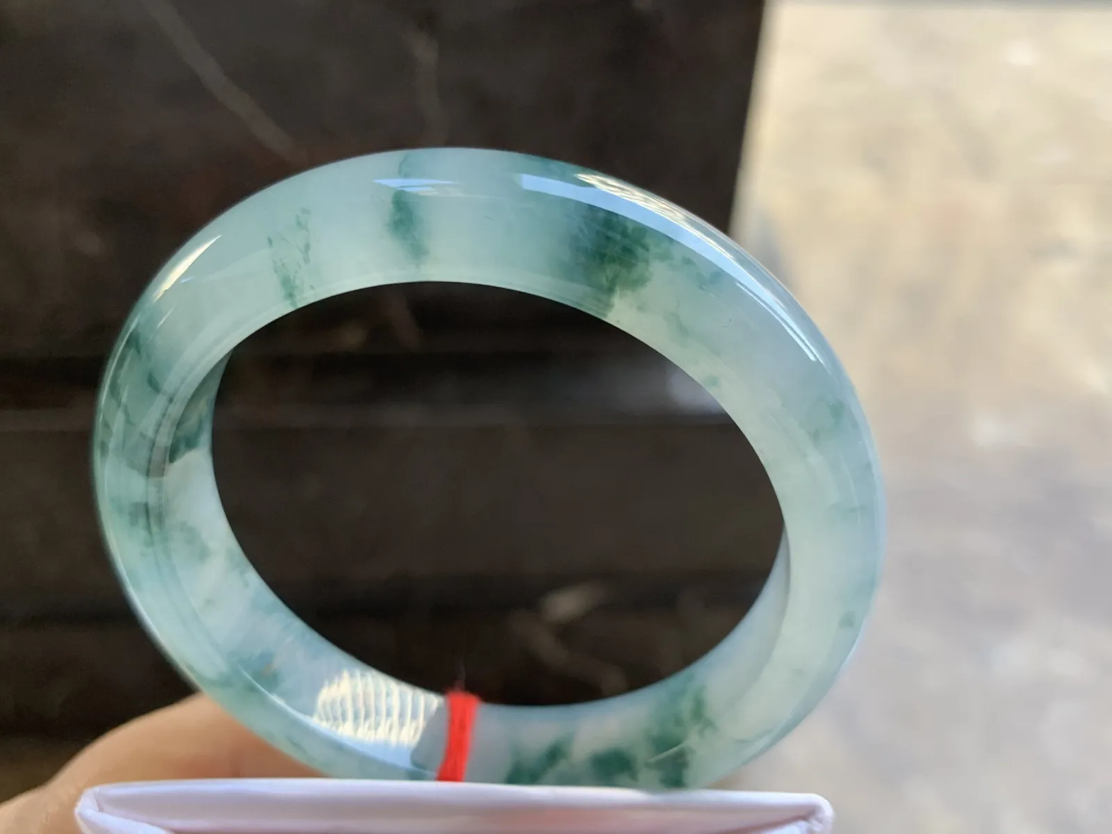 57-12.3-8.6mm
冰种飘花手镯 水润冰透 花色灵动