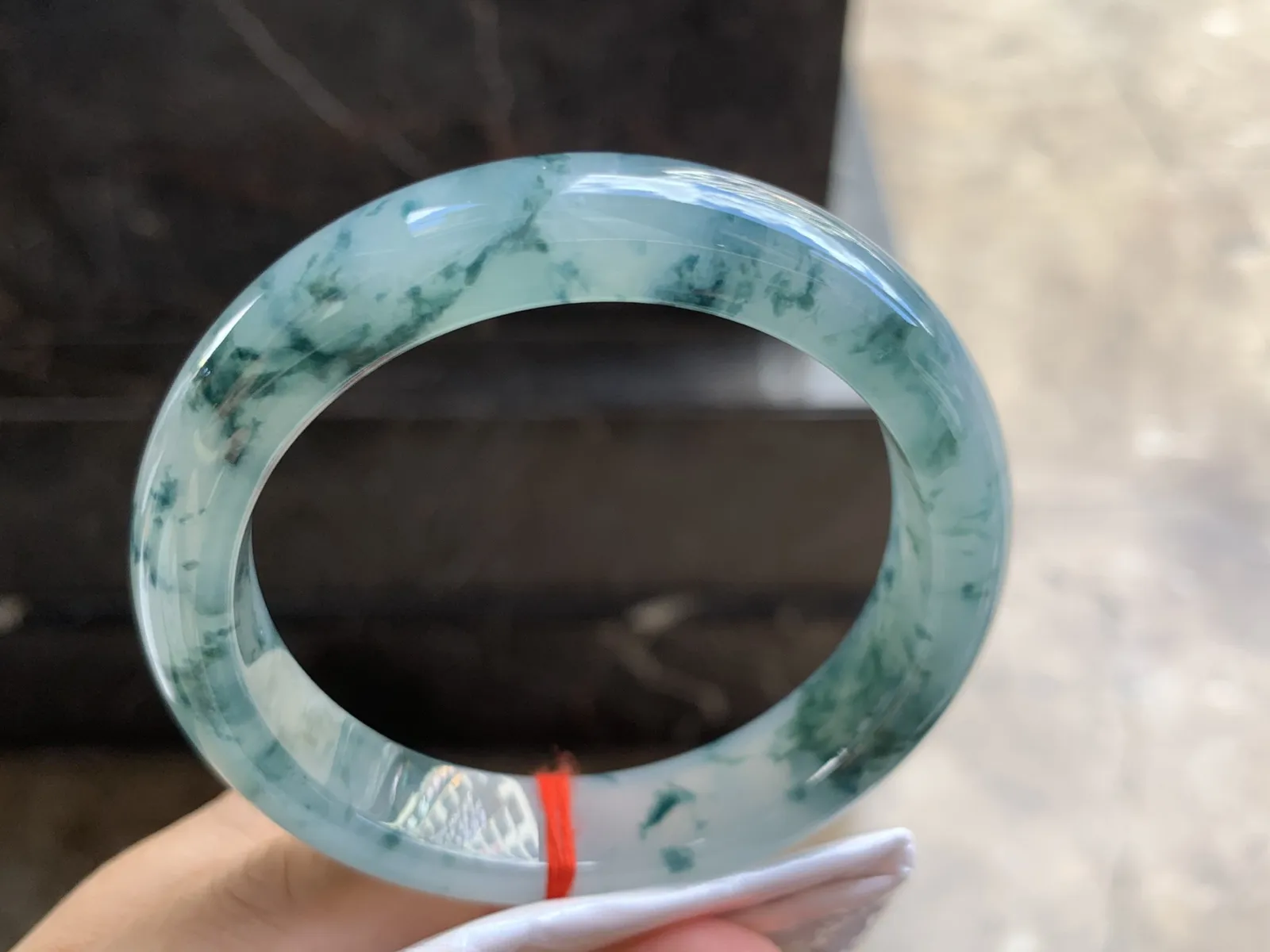 57.5-13.2-8.8mm
冰种飘花手镯 水润光泽 花色漂亮