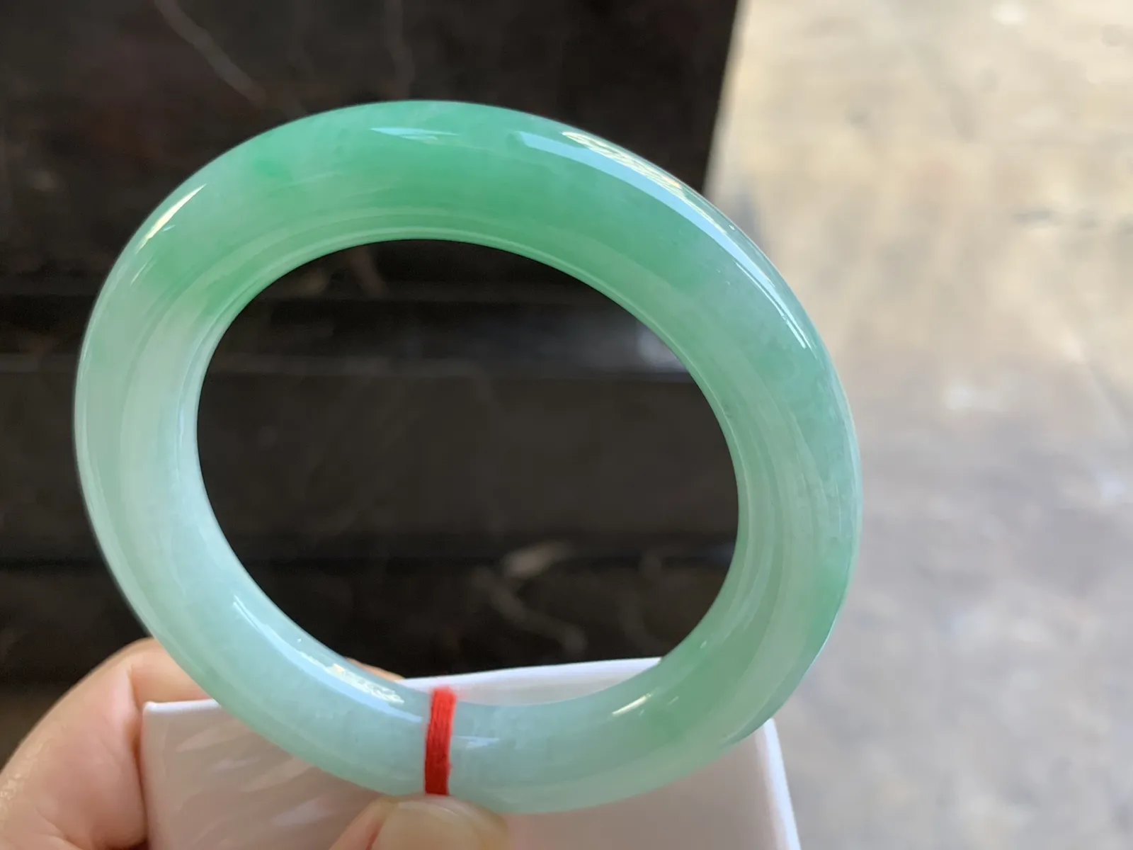 56.5-11.2mm
带色圆条手镯 底子细腻 颜色漂亮