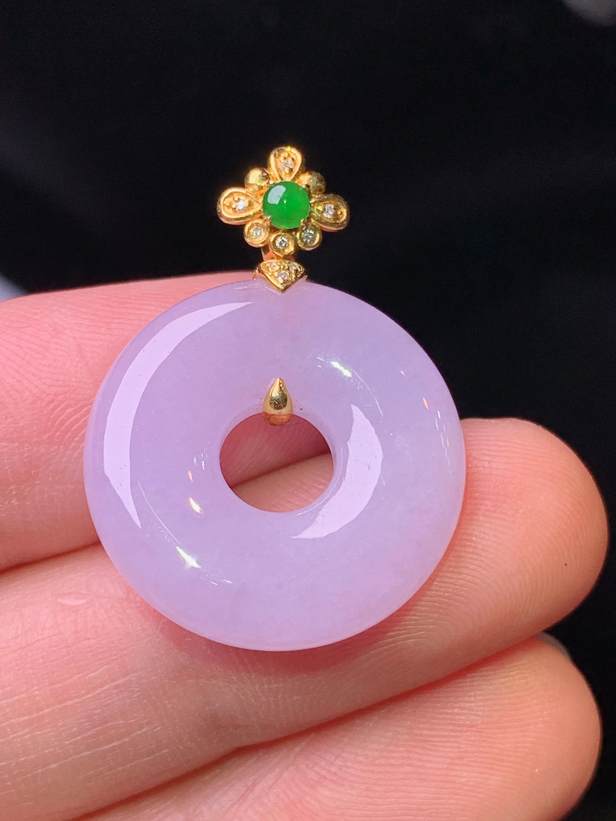 18k金钻镶嵌紫罗兰平安环吊坠 玉质细腻 色泽清新艳丽 整体尺寸27.5*20*5.2