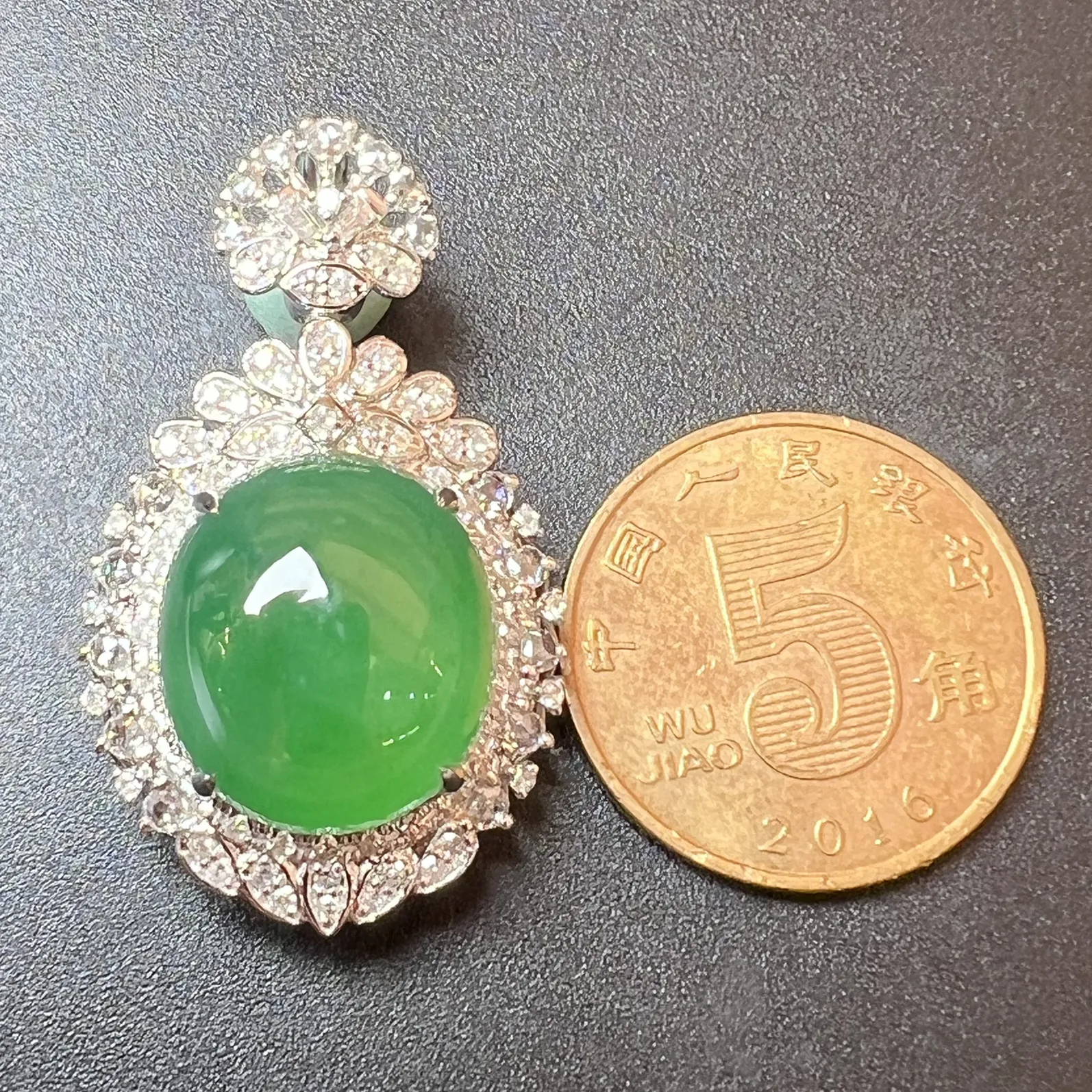 满色蛋坠整体尺寸32.5*19.5*13.5 裸石尺寸14.5*13*6.2