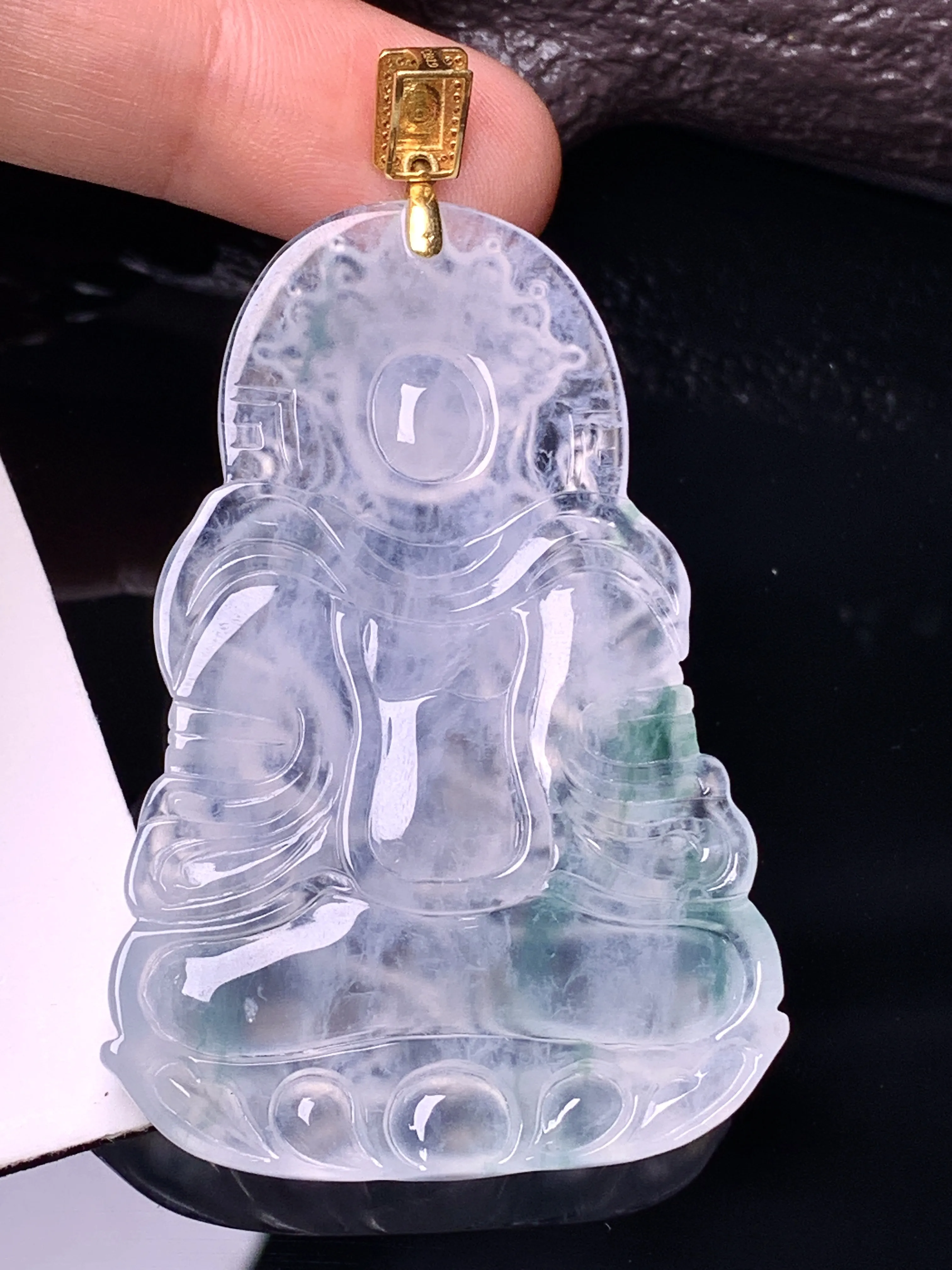18k金镶嵌冰种度母观音菩萨吊坠 玉质细腻 色泽清新艳丽 整体尺寸64.6*38*5.6