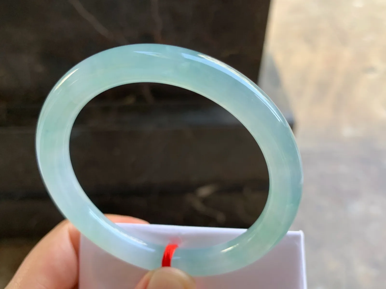 56-8.4mm
冰种飘花圆条手镯 水润光泽 清爽