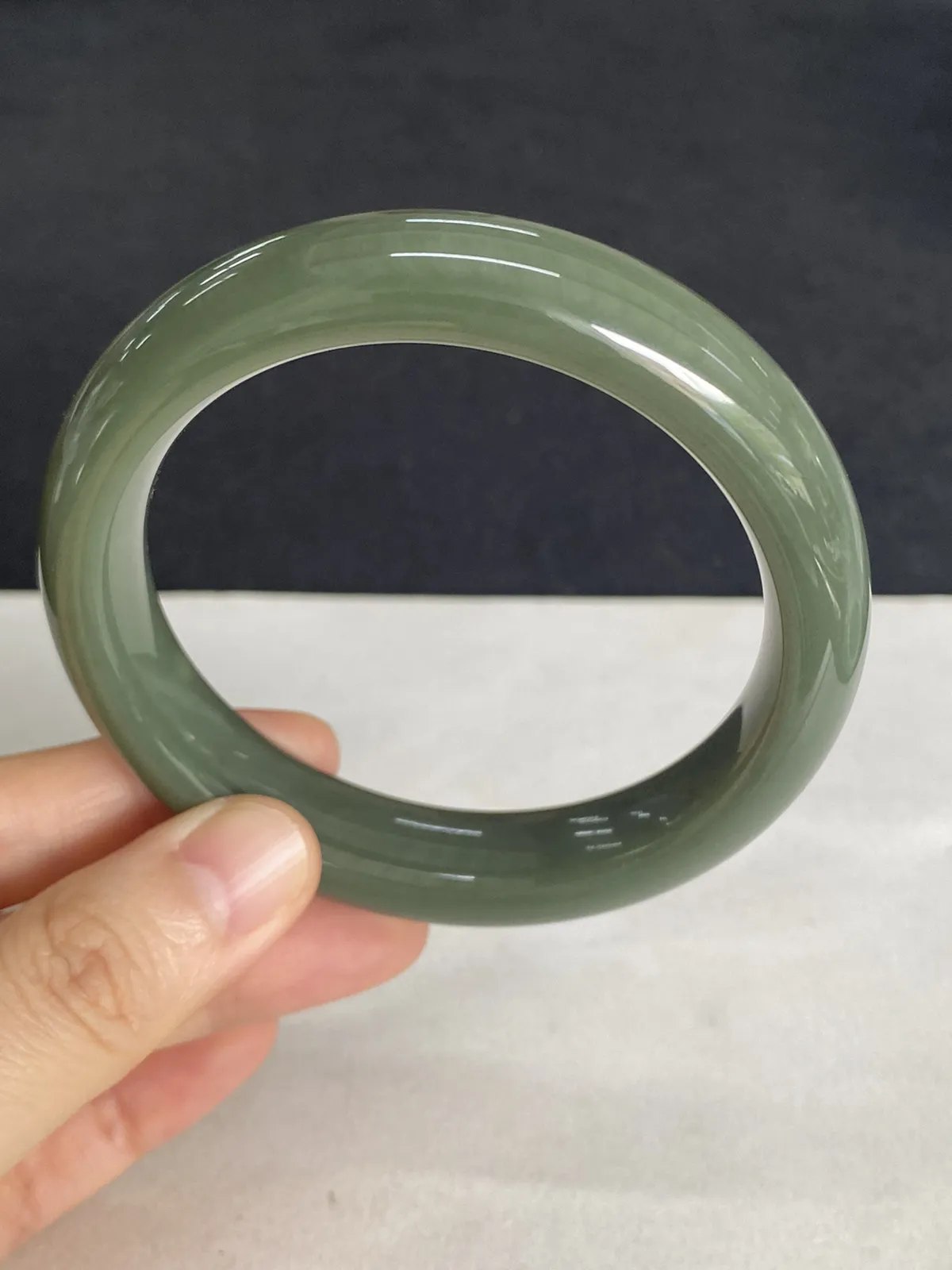 正圈56.9圈口，和田玉手镯