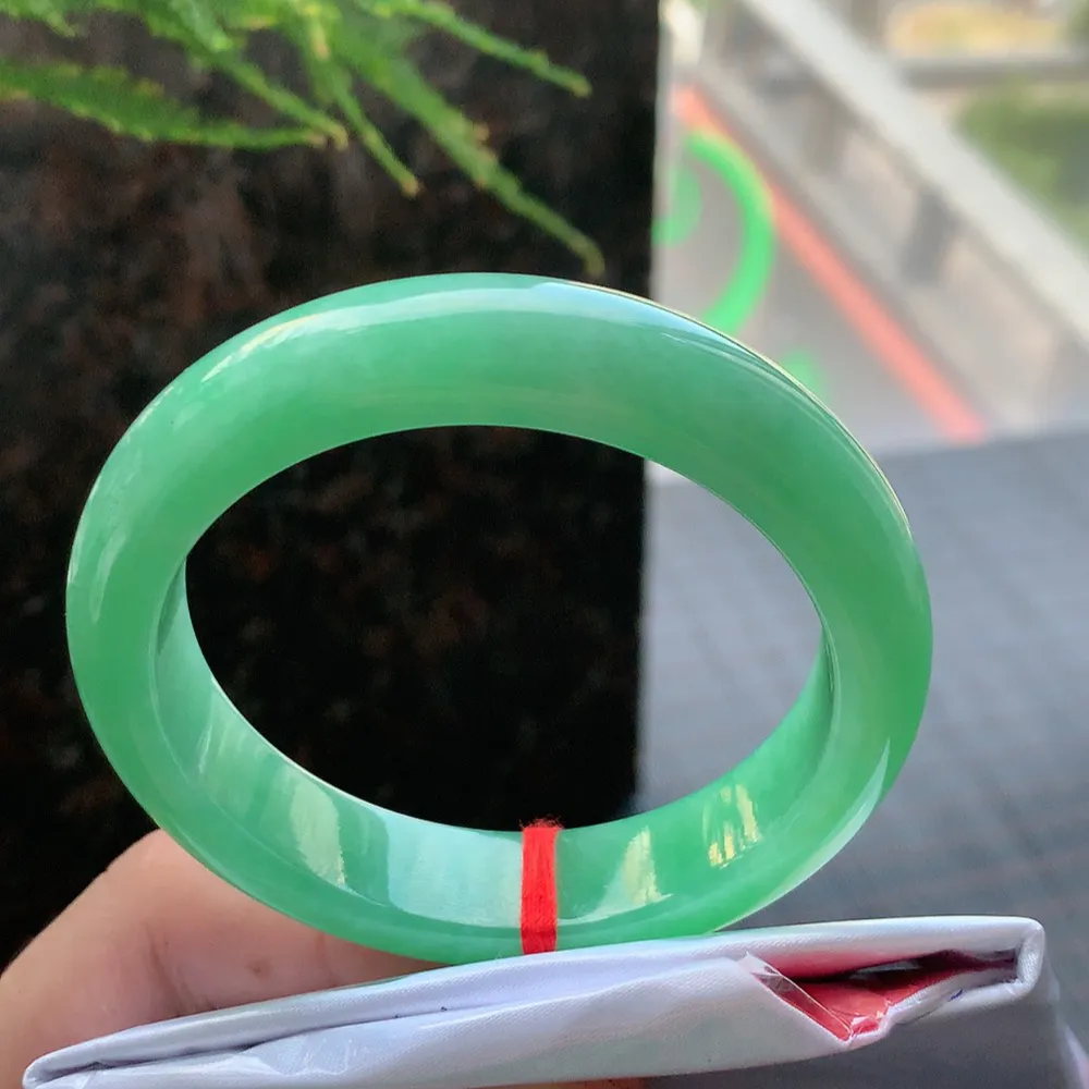 正圈满绿 无瑕 尺寸:54.1/13.2/8.2 满色