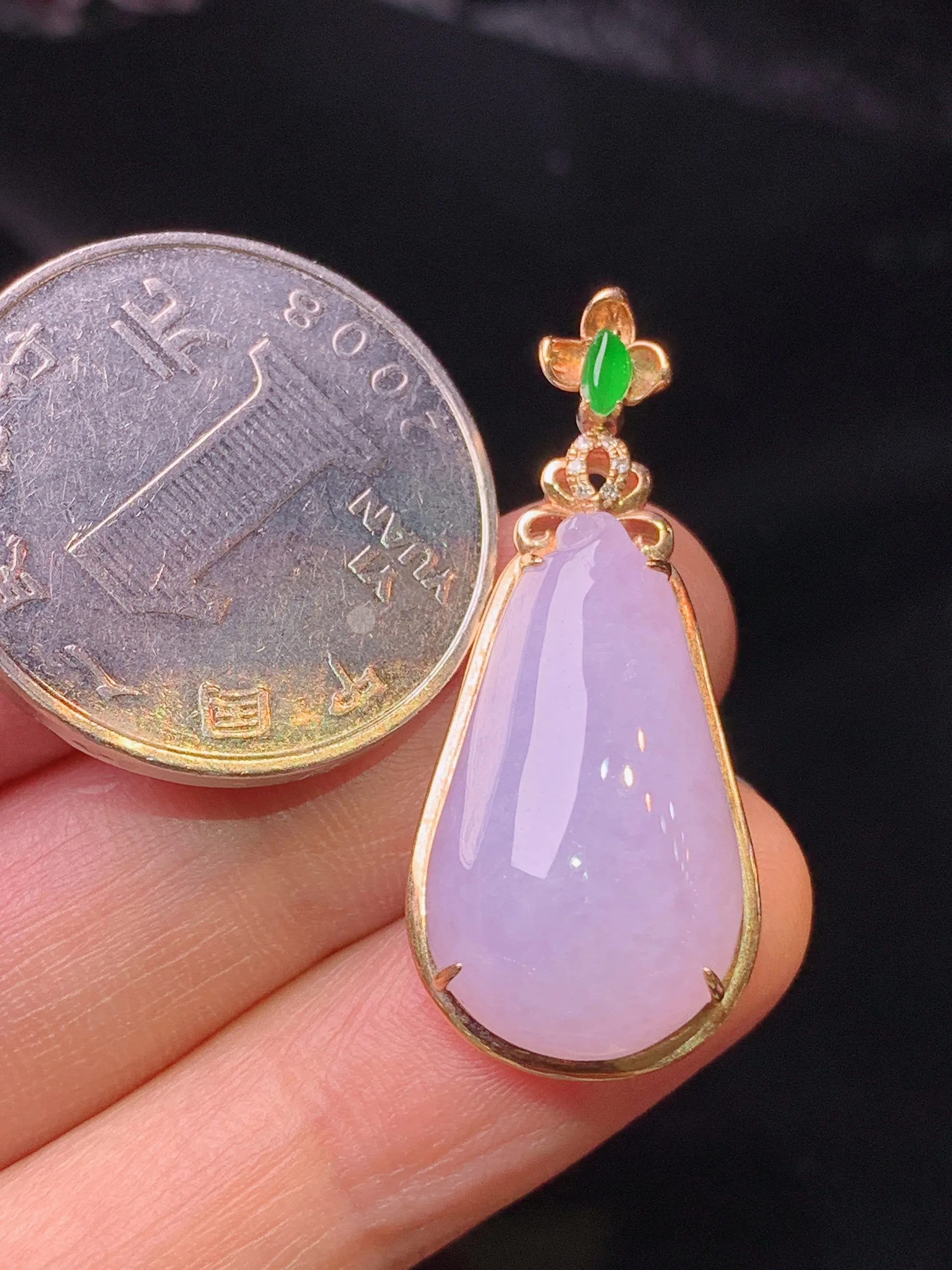 18k金钻镶嵌紫罗兰福瓜吊坠 玉质细腻 色泽清新艳丽 整体尺寸33.5*14.6*8.5