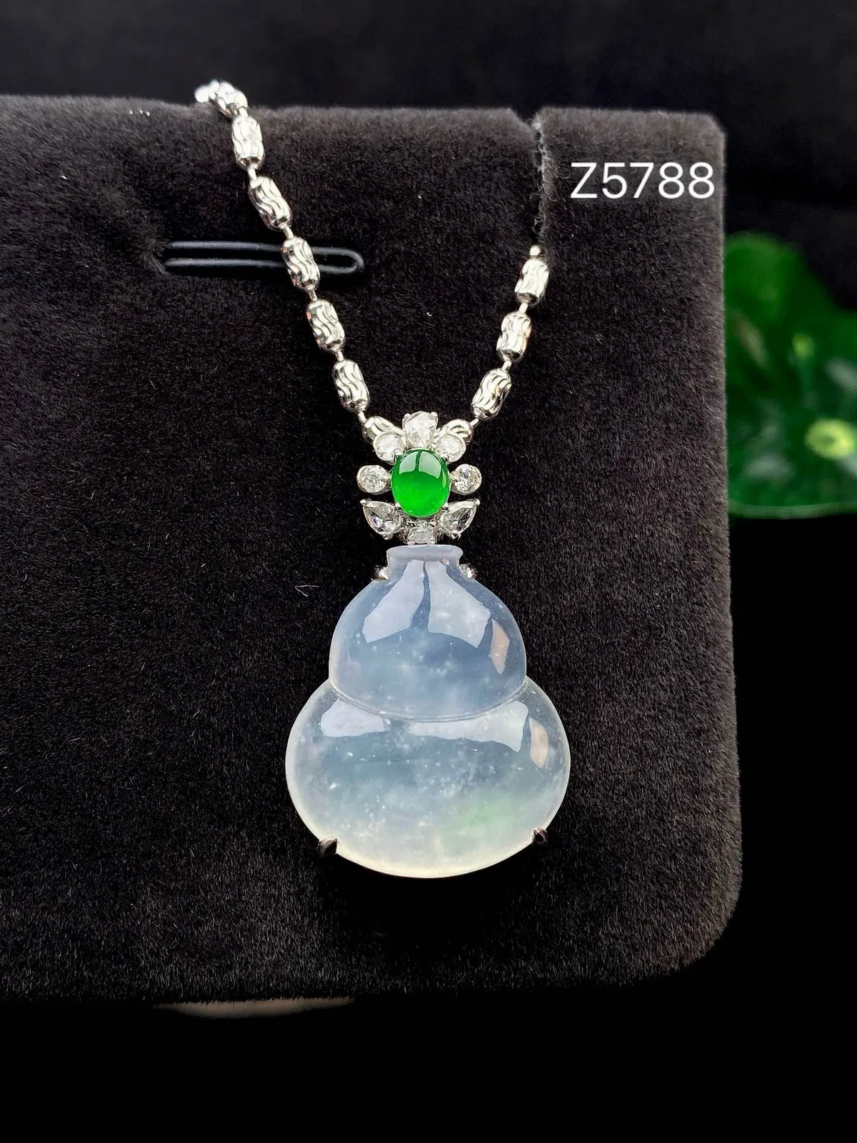 【冰种葫芦吊坠】老坑雪花棉，质地细腻清爽，荧光感强烈，起刚光强烈，18K金钻镶嵌，裸石尺寸21.4*