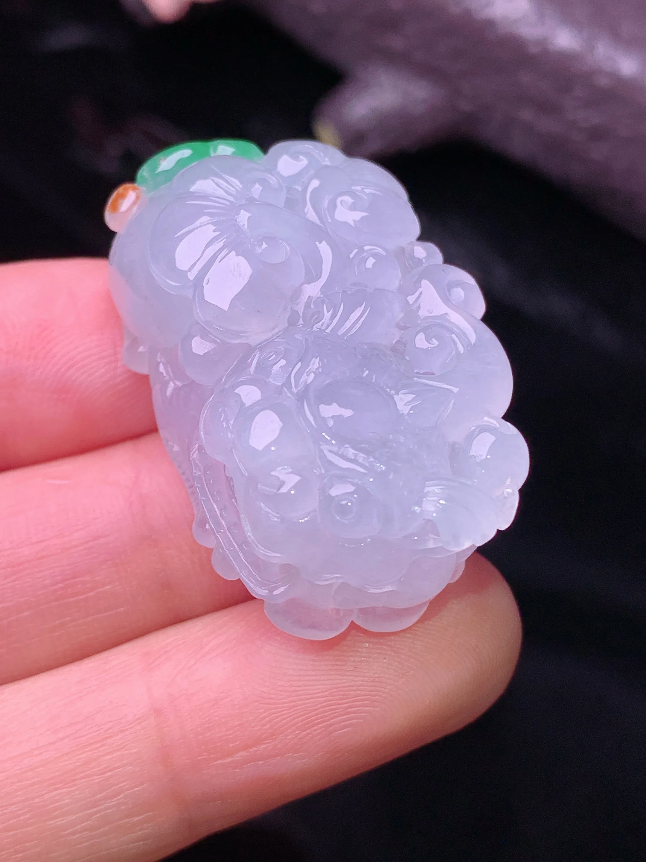 飘绿貔貅吊坠 玉质细腻 色泽清新艳丽 整体尺寸37*20.8*13.3