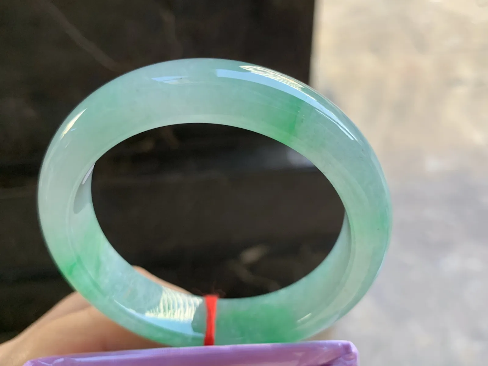 54.5-13-8.5mm
带色手镯 有种有色 颜色漂亮 条形优秀
上手大气