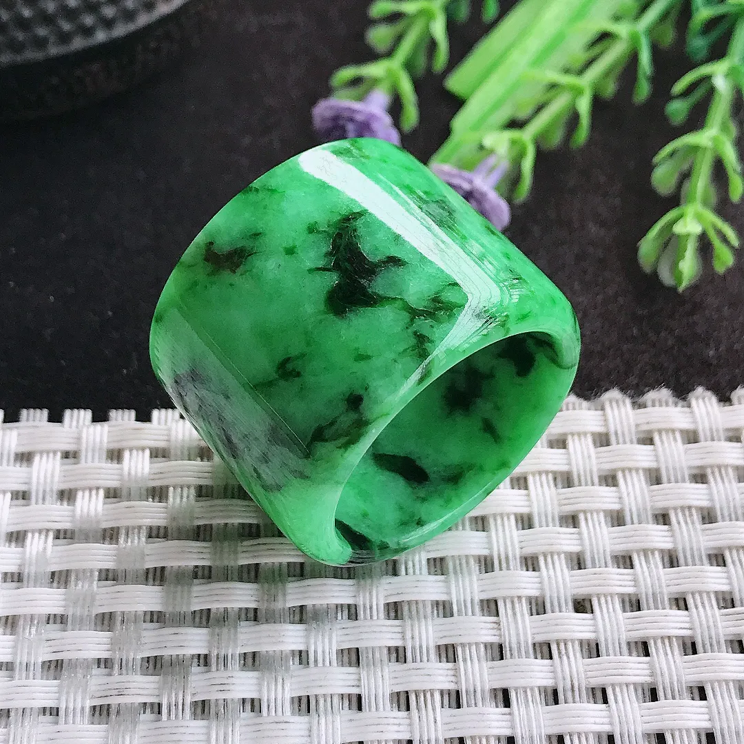 天然A货翡翠23.5/22.8/3.8老坑精美辣绿飘花扳指翡翠玉男士