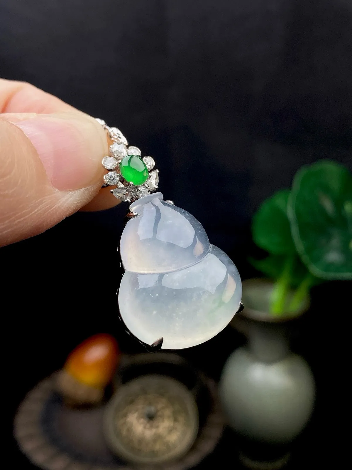 【冰种葫芦吊坠】老坑雪花棉，质地细腻清爽，荧光感强烈，起刚光强烈，18K金钻镶嵌，裸石尺寸21.4*