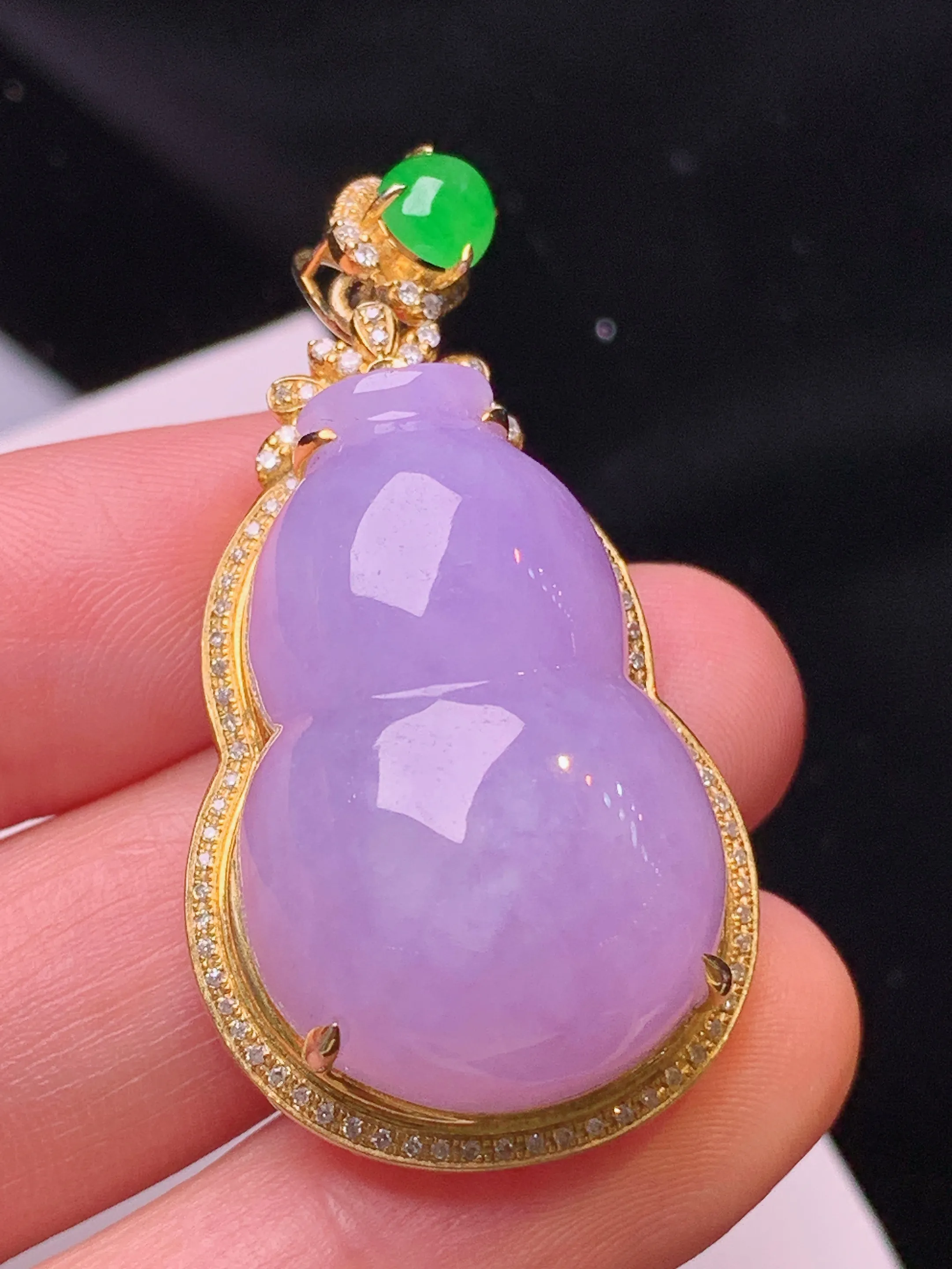 18k金钻镶嵌紫罗兰葫芦吊坠 玉质细腻 色泽清新艳丽 整体尺寸42.5*22.5*14