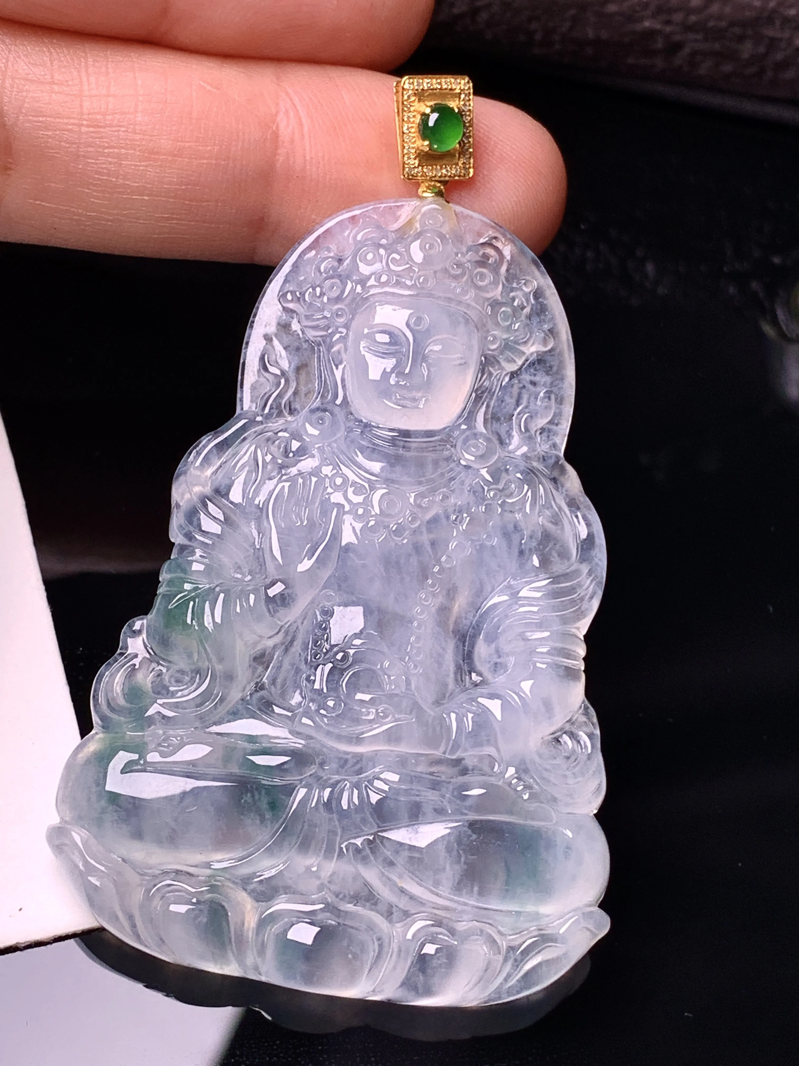 18k金镶嵌冰种度母观音菩萨吊坠 玉质细腻 色泽清新艳丽 整体尺寸64.6*38*5.6