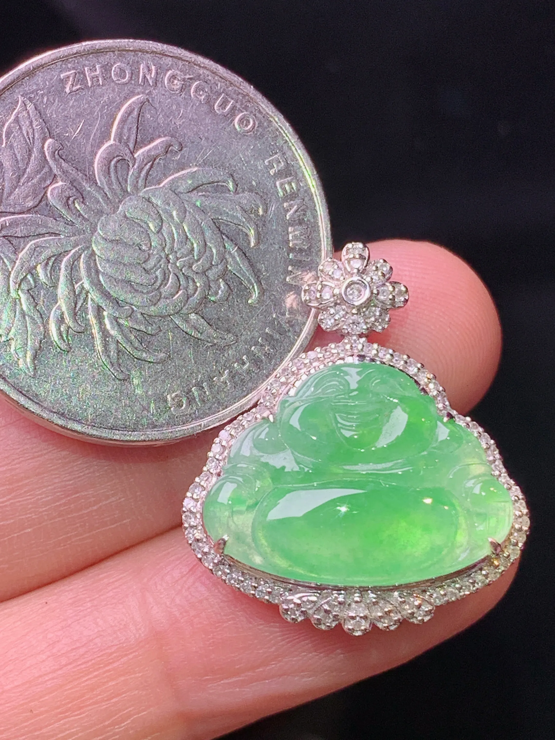 18k金钻镶嵌翠绿佛公吊坠 玉质细腻 色泽清新艳丽 整体尺寸23.8*20.3*7.5