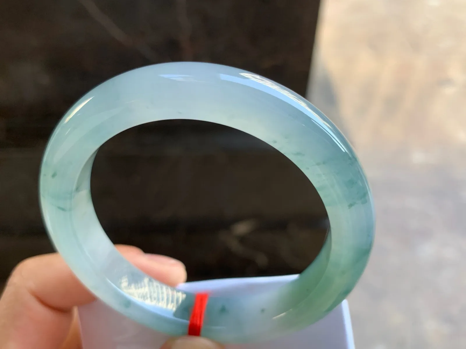 55-11.8-9mm
冰种飘花手镯 水润冰透 花色漂亮