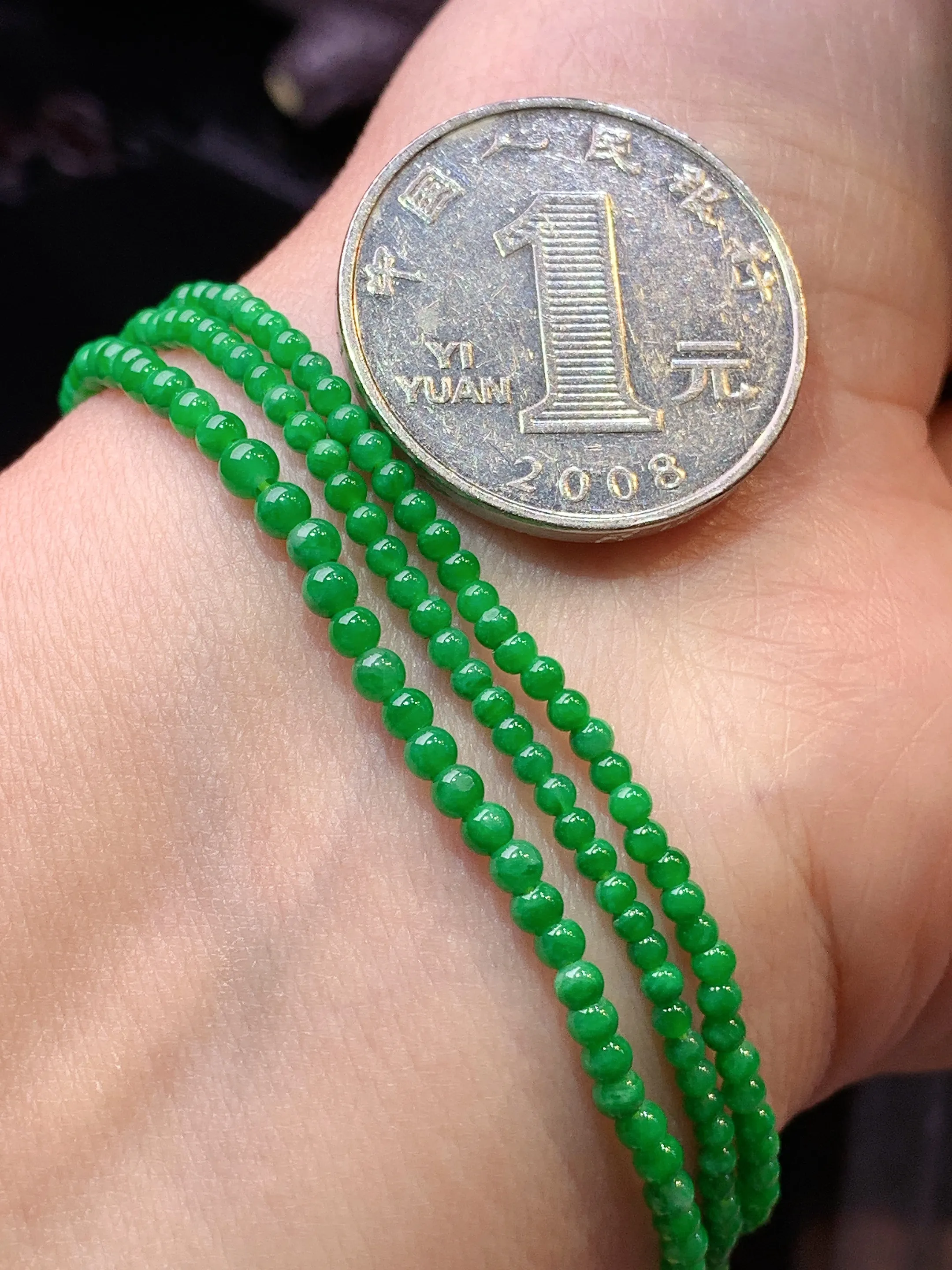 满绿圆珠项链吊坠 玉质细腻 色泽清新艳丽 整体尺寸2.6