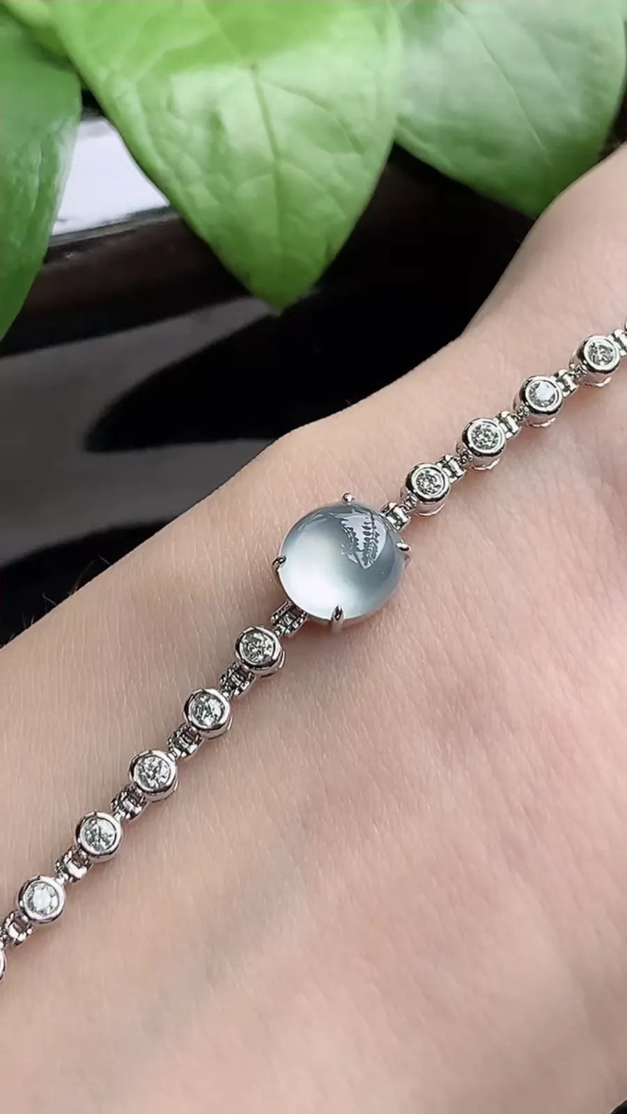 a货翡翠老坑高冰种18K金伴钻镶嵌白月光蛋面手链 尺寸8.3×7.5×5.6mm 重量9.18g 1204