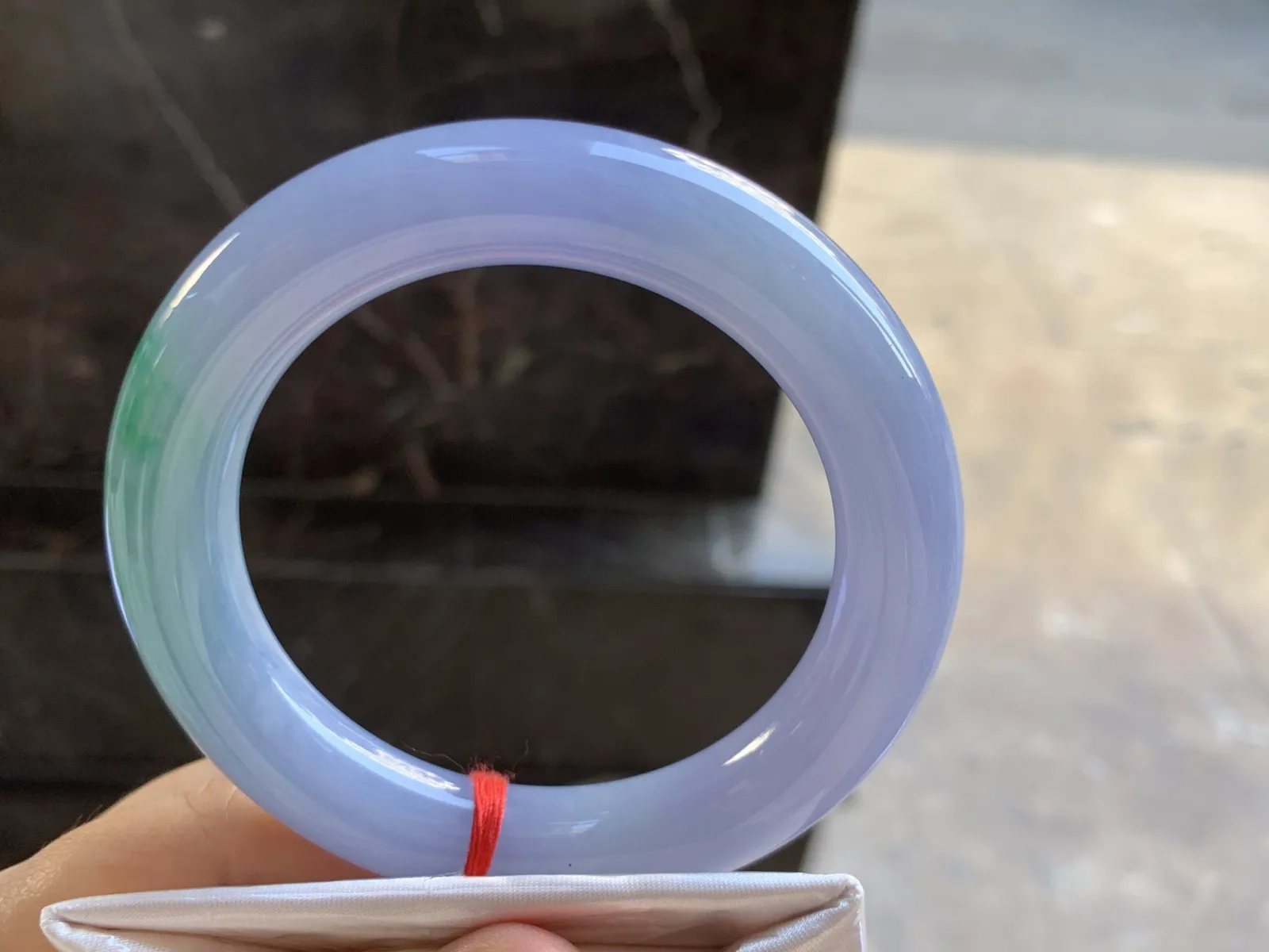 55.5-12mm
春彩圆条手镯 底子细腻
颜色浓郁漂亮