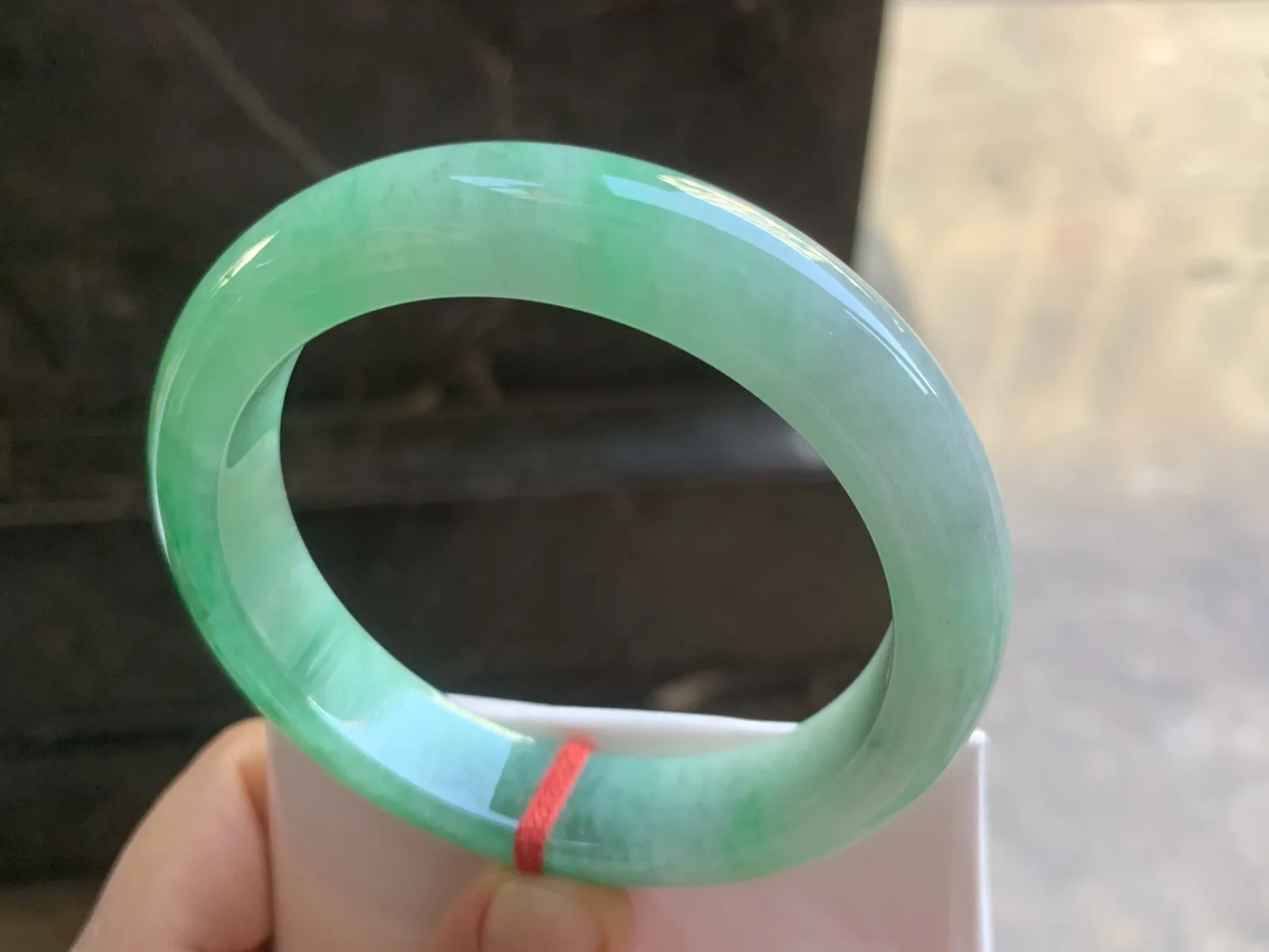 59-13.2-9mm
带色手镯 底子细腻 颜色漂亮 大圈口