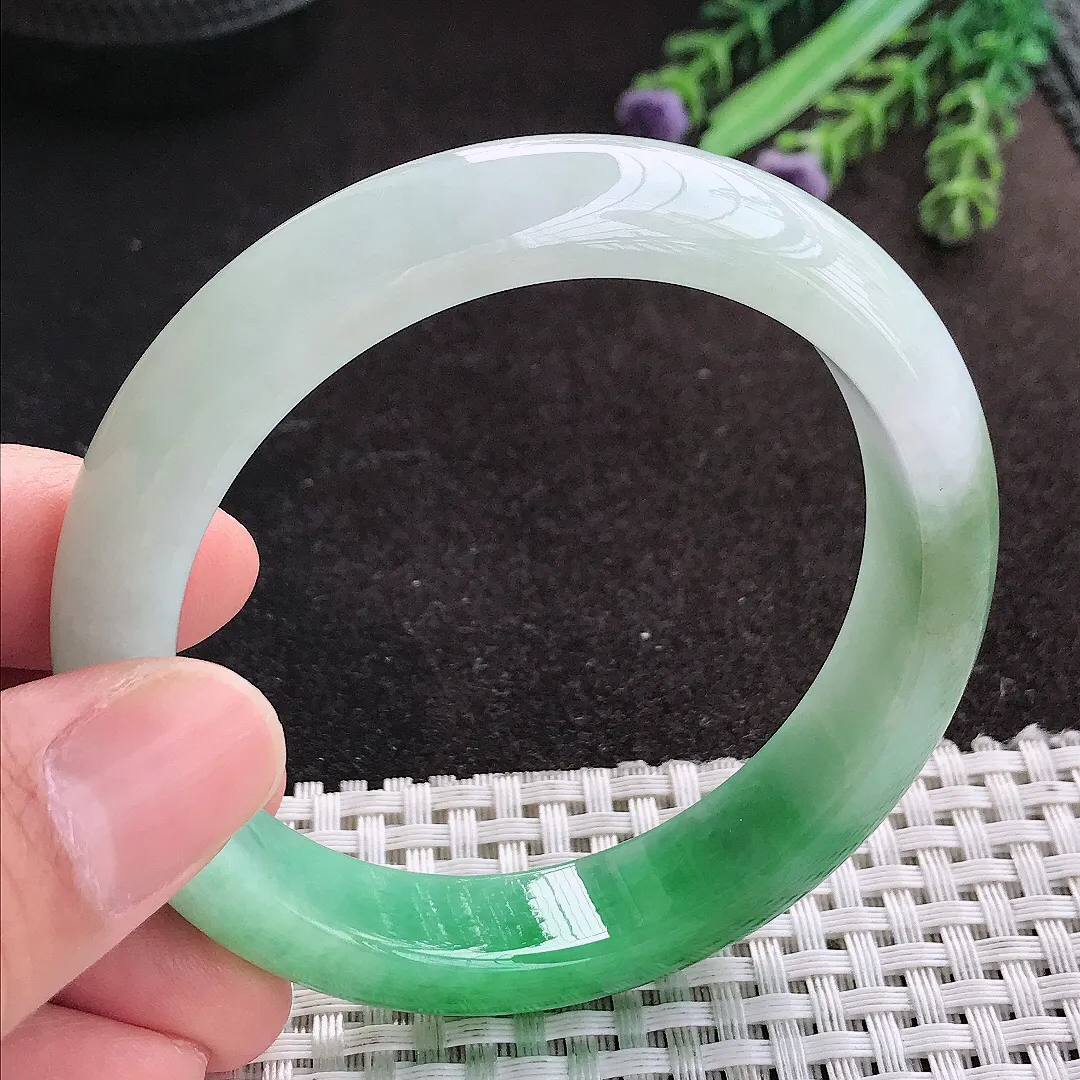 天然A货翡翠56.5/12.9/8.3老坑精美飘阳绿手镯宽边玉手镯