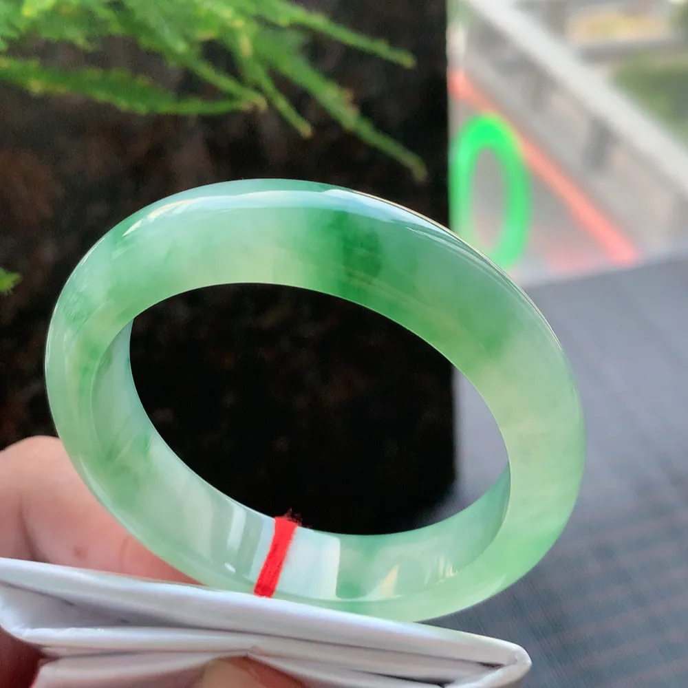 正圈高冰绿 无瑕 尺寸:51.1/12.4/8.1 种色俱佳