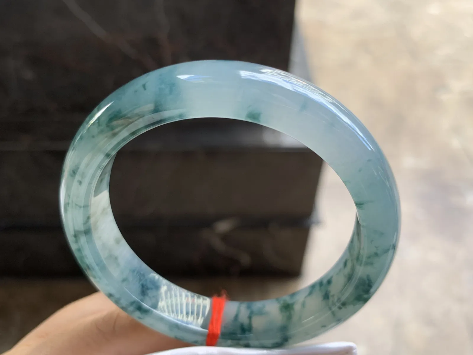 57.5-13.2-8.8mm
冰种飘花手镯 水润光泽 花色漂亮