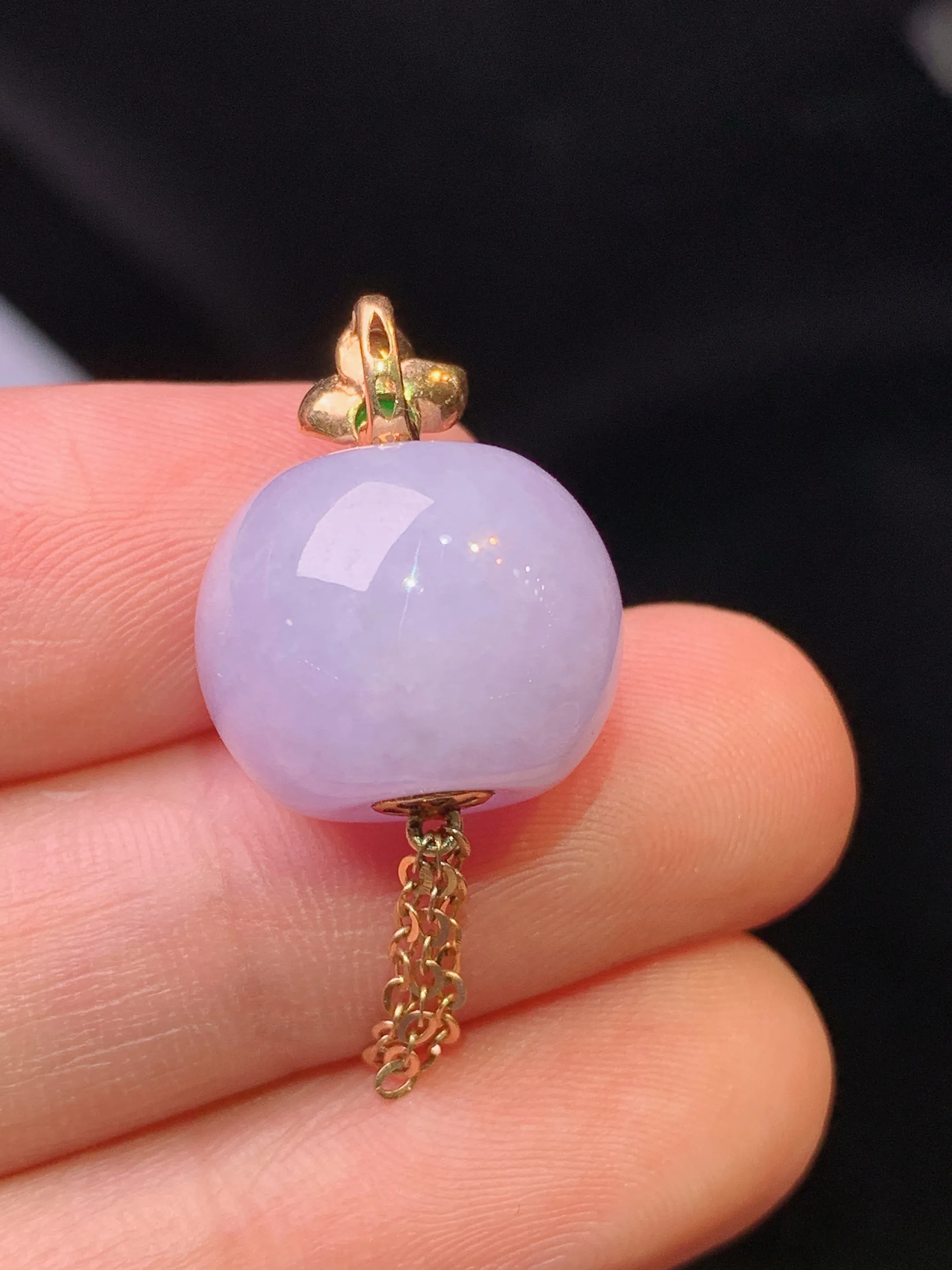 18k金钻镶嵌紫罗兰路路通吊坠 玉质细腻 色泽清新艳丽 整体尺寸32.6*14.7*11.7