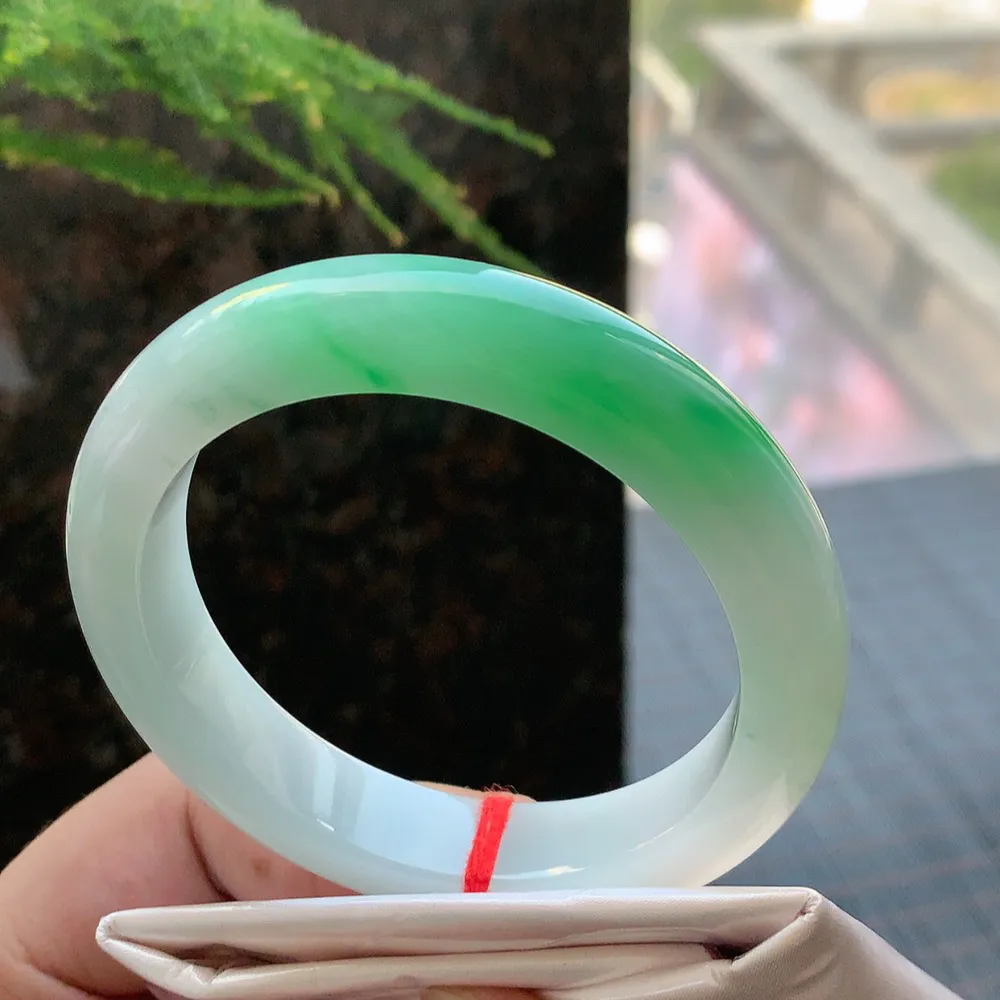 正圈白底青阳绿 无瑕 尺寸:56.1/12.5/9.2 色好