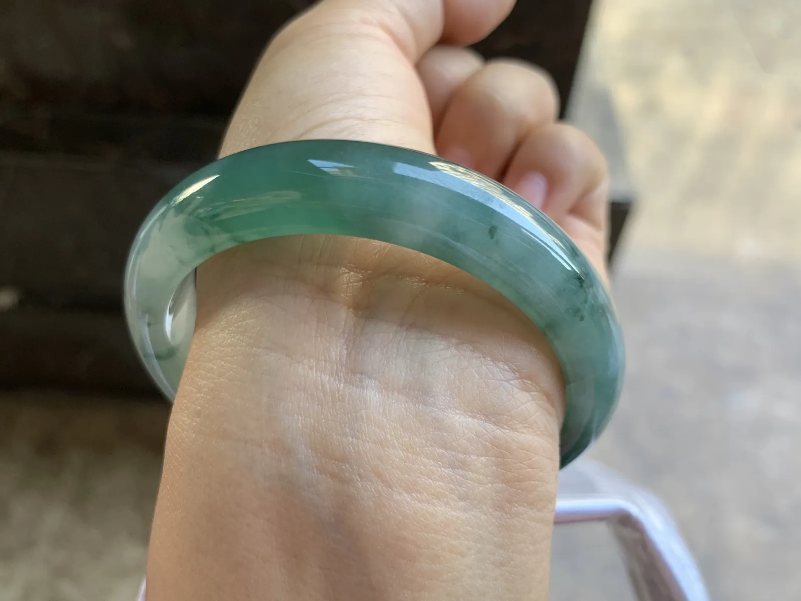 56-12.4-8mm
冰种飘花手镯 底子细腻 花色浓郁