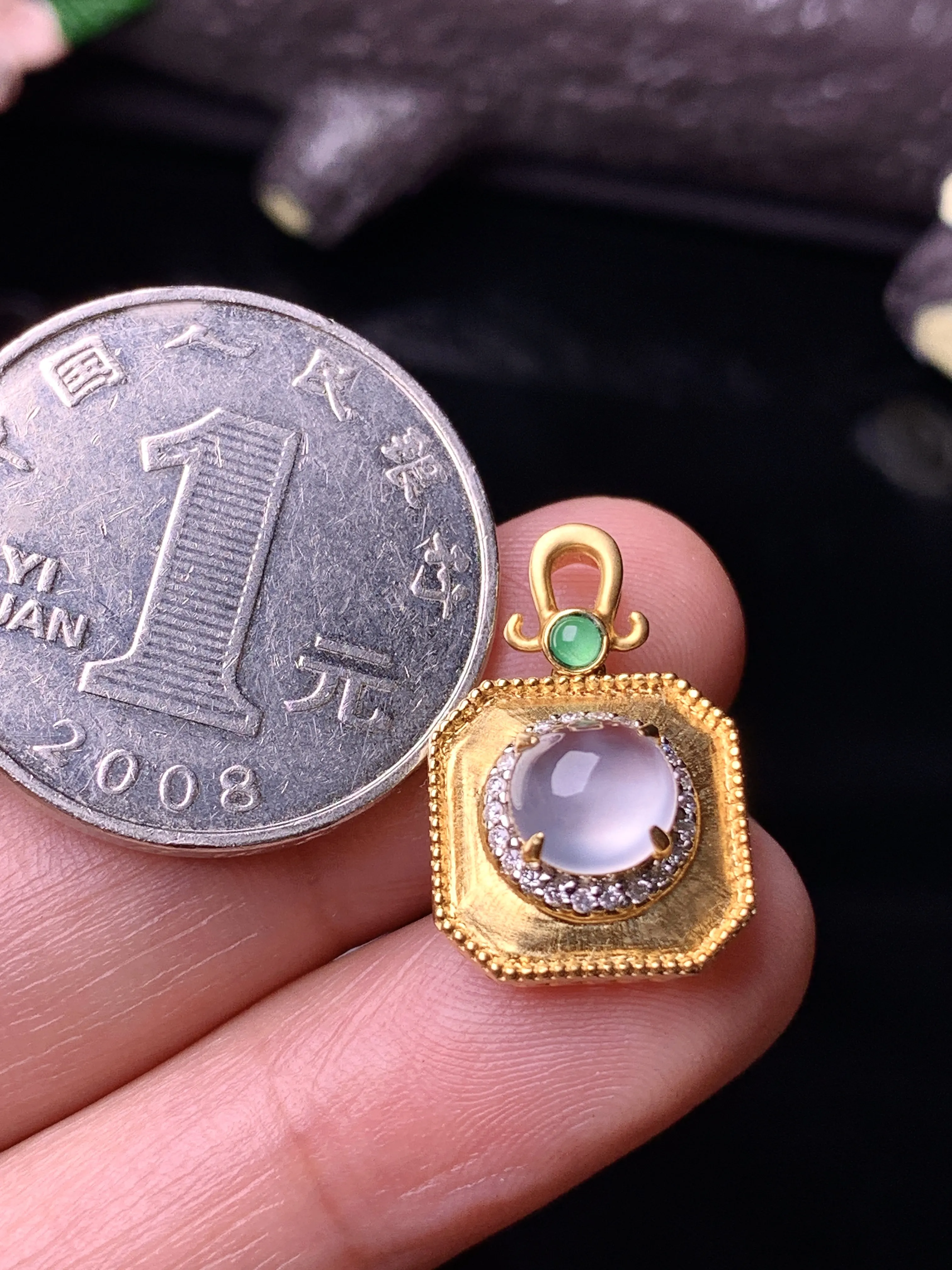 18k金钻镶嵌冰种蛋面吊坠 玉质细腻 色泽清新艳丽 整体尺寸19.5*13*8.3