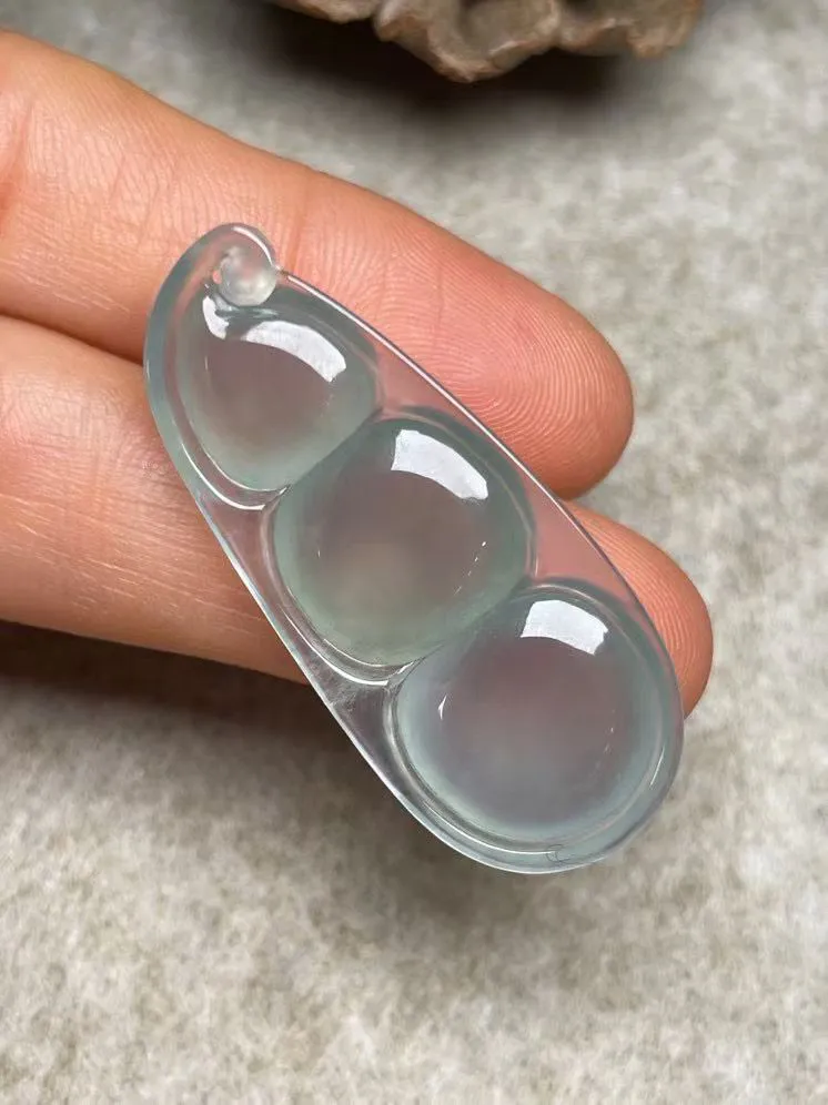 冰种【福豆】吊坠，种水好，玉质细腻 ，卖相好