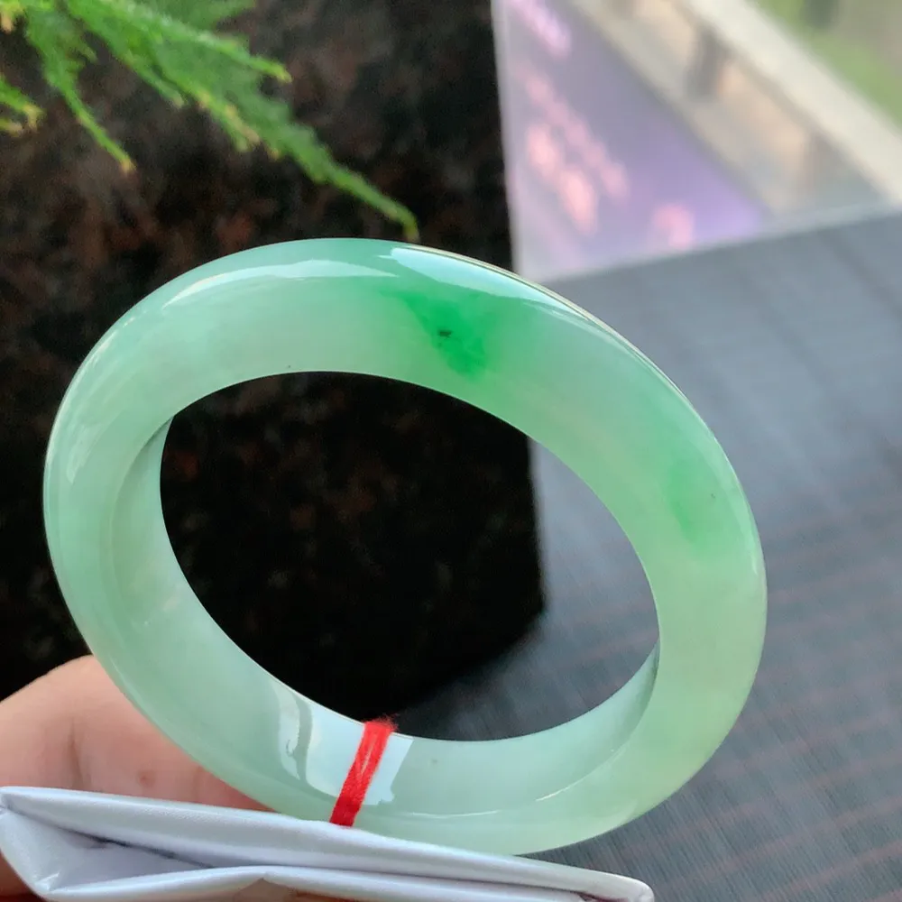 正圈高冰阳绿 无瑕 尺寸:57.5/13.3/7.1 种色兼备