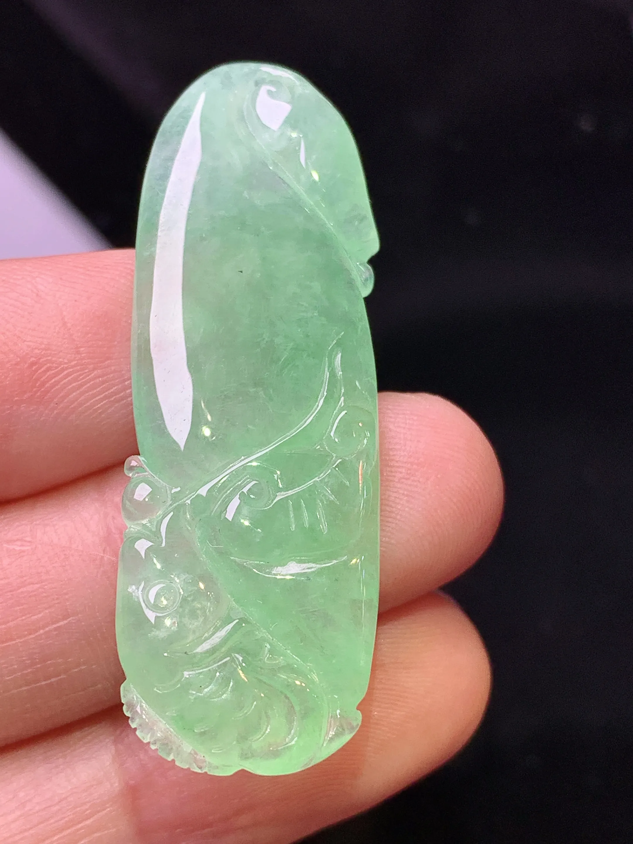 翠绿冰种吊坠 玉质细腻 色泽清新艳丽 整体尺寸44.5*15*4.3