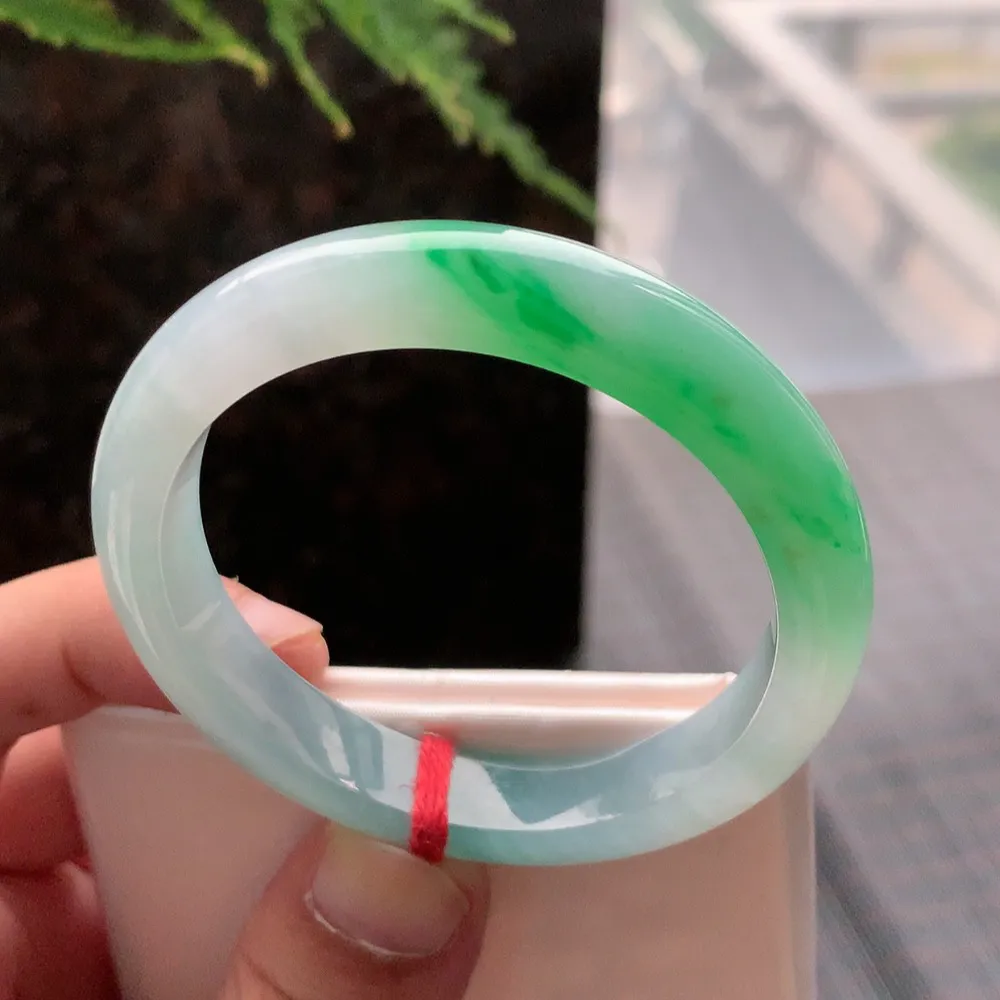 正圈冰阳绿 无瑕 尺寸:51.4/10.7/7.4 色好