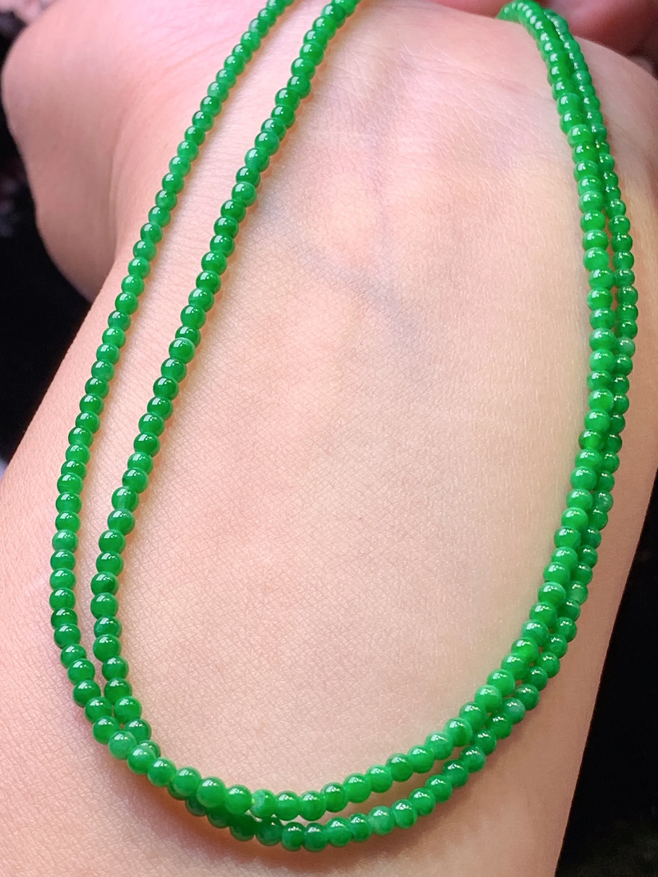 满绿圆珠项链吊坠 玉质细腻 色泽清新艳丽 整体尺寸2.6